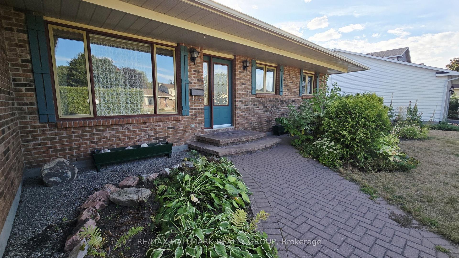 Photo 2 of 33 Fortune Street, Ottawa, Richmond — HOMEH