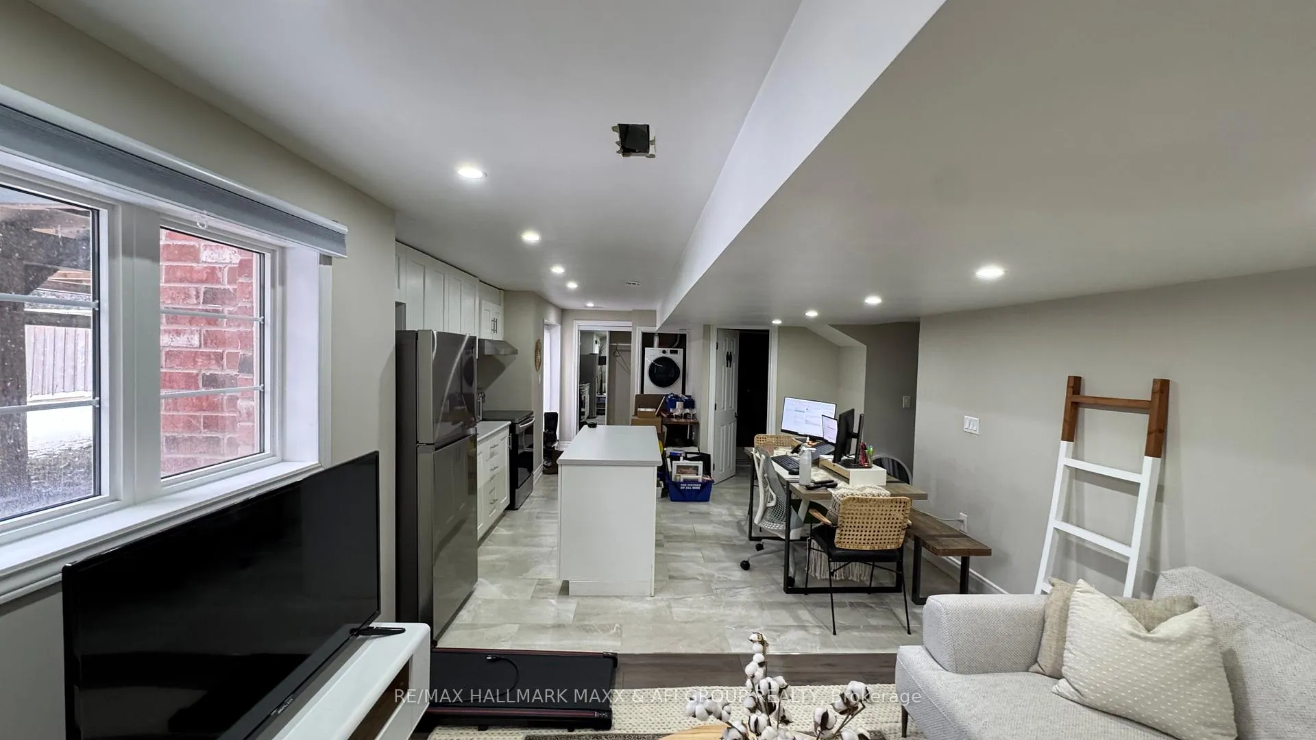 Photo 22 of 661 Mcgregor Farm Lower Trail, Newmarket, Glenway Estates — HOMEH