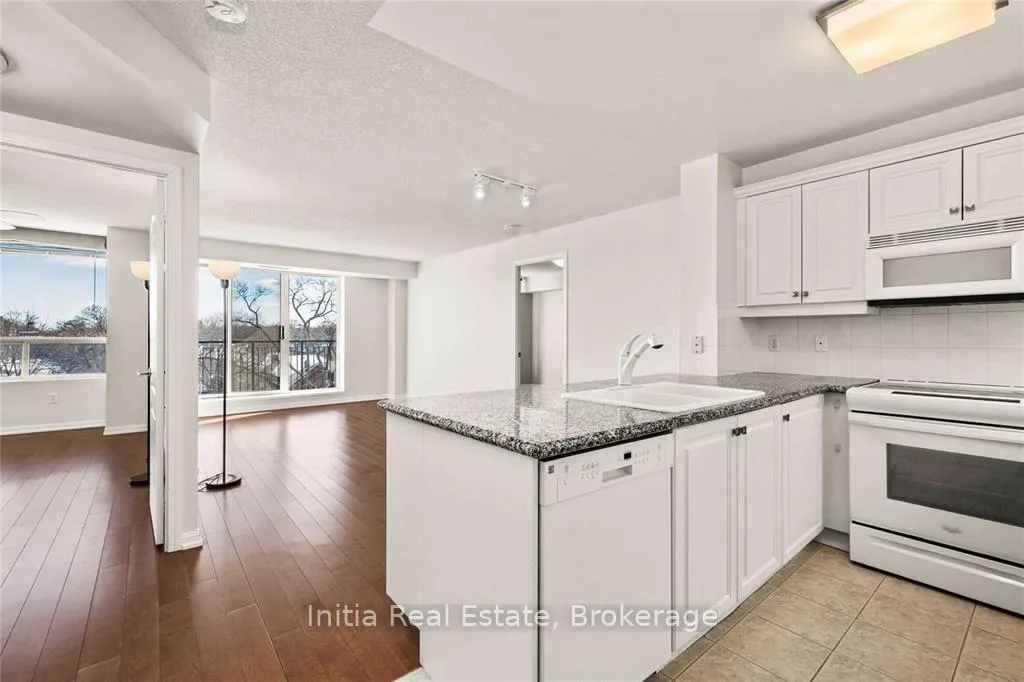 Photo 2 of Unit 502, 18 Wanless Avenue, Toronto, Lawrence Park North — HOMEH
