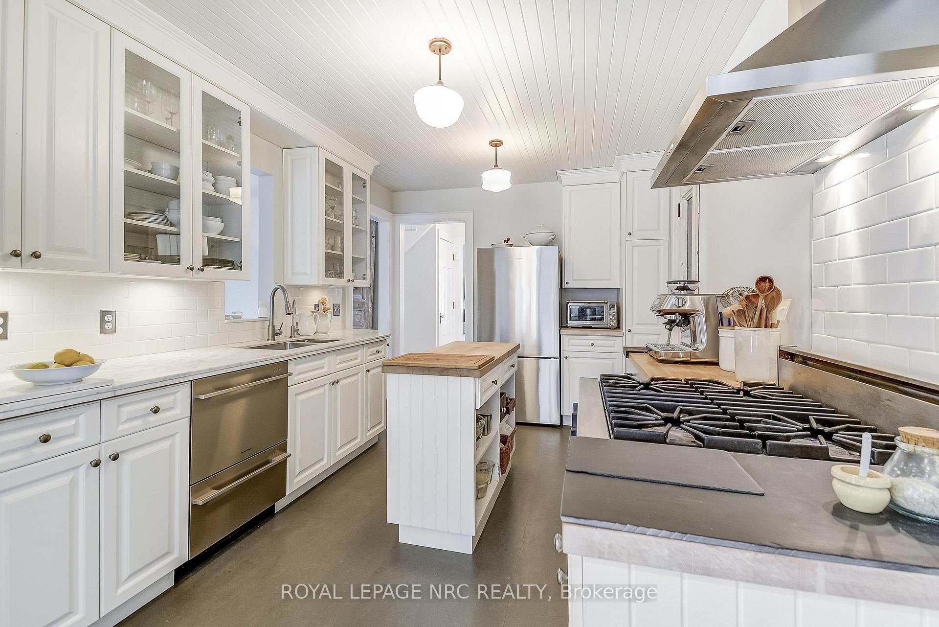Photo 9 of 2 Pinehill Road, St. Catharines, Old Glenridge — HOMEH