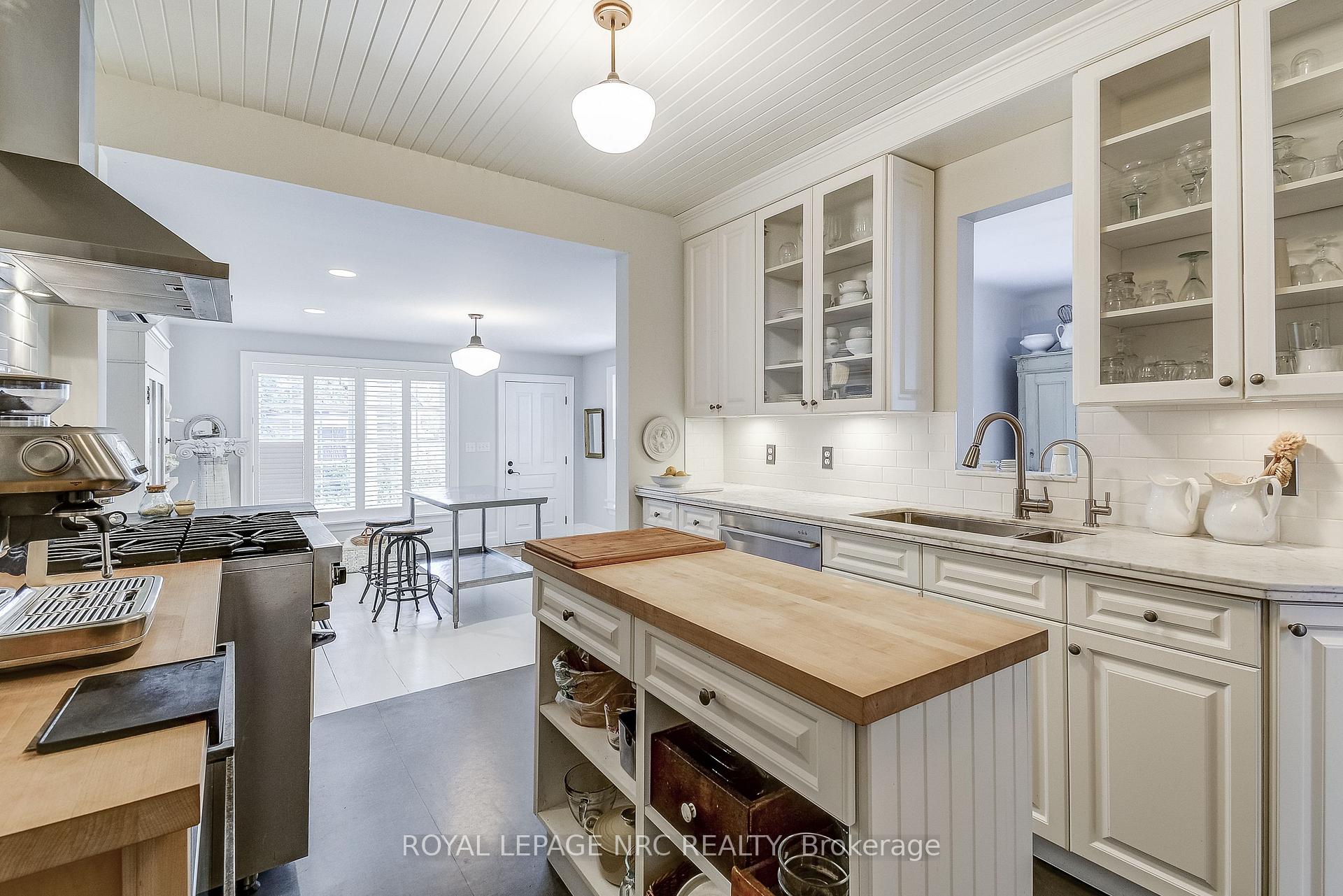 Photo 10 of 2 Pinehill Road, St. Catharines, Old Glenridge — HOMEH