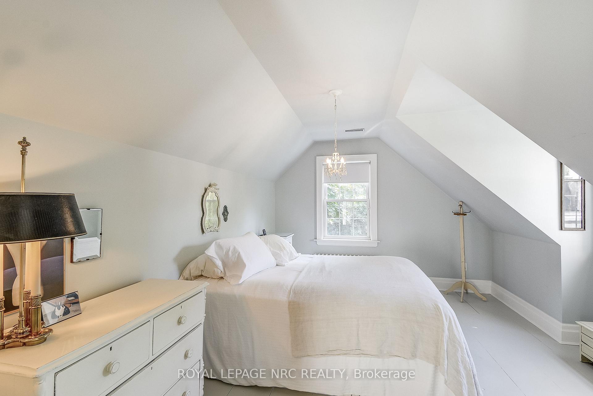 Photo 33 of 2 Pinehill Road, St. Catharines, Old Glenridge — HOMEH