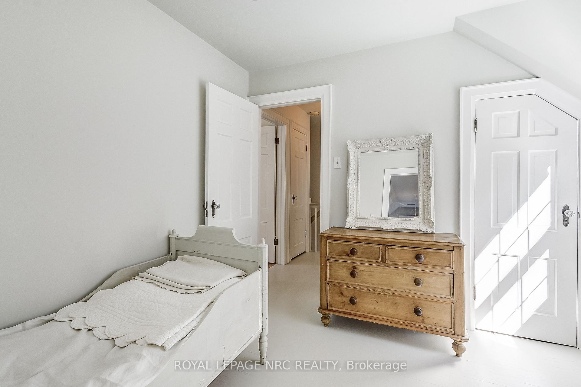 Photo 35 of 2 Pinehill Road, St. Catharines, Old Glenridge — HOMEH
