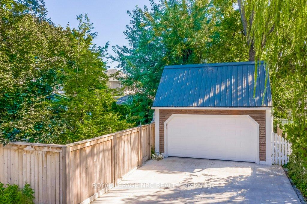 Photo 39 of 2 Pinehill Road, St. Catharines, Old Glenridge — HOMEH