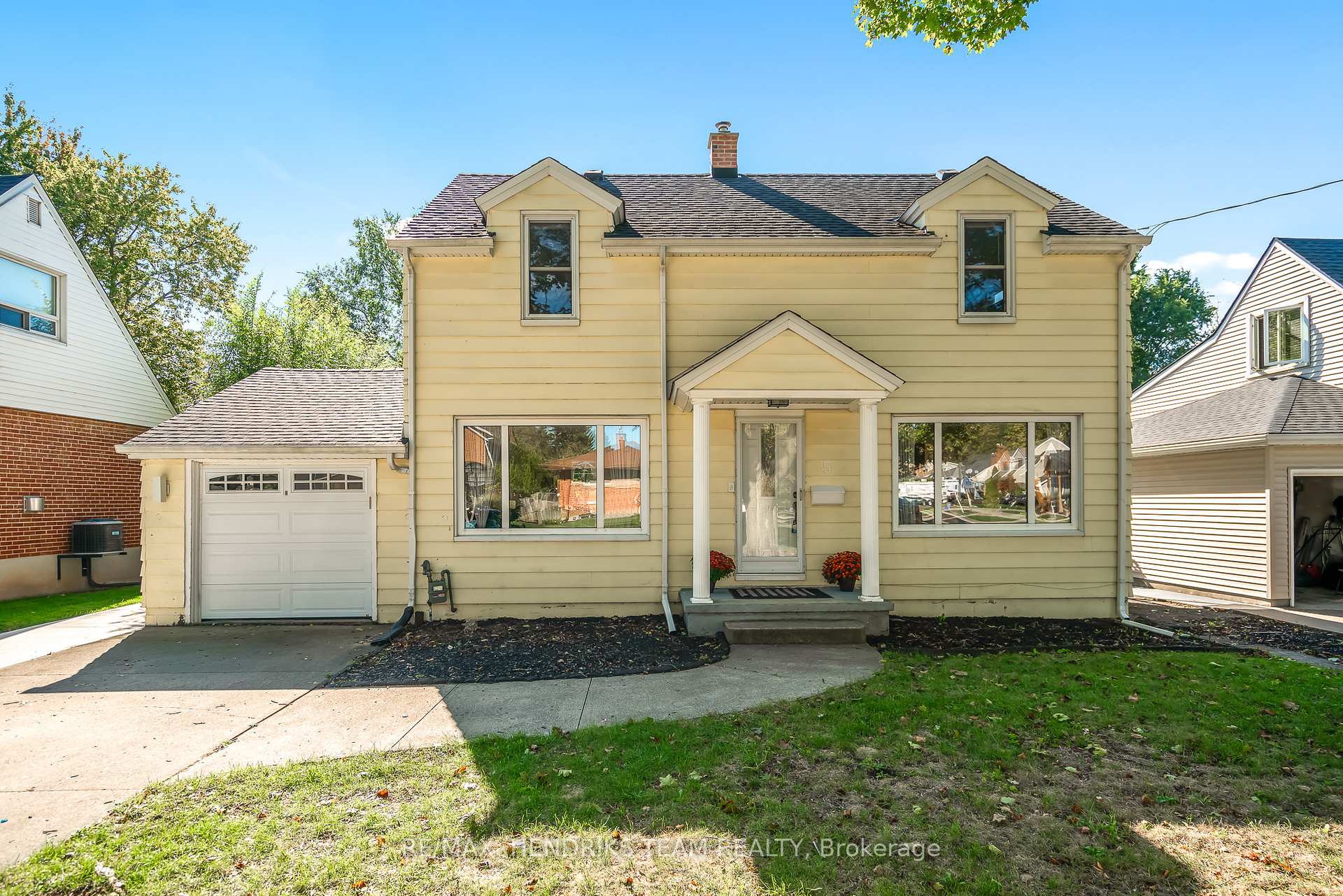 Photo 2 of 5 Maplewood Drive, St. Catharines, Vine/Linwell — HOMEH