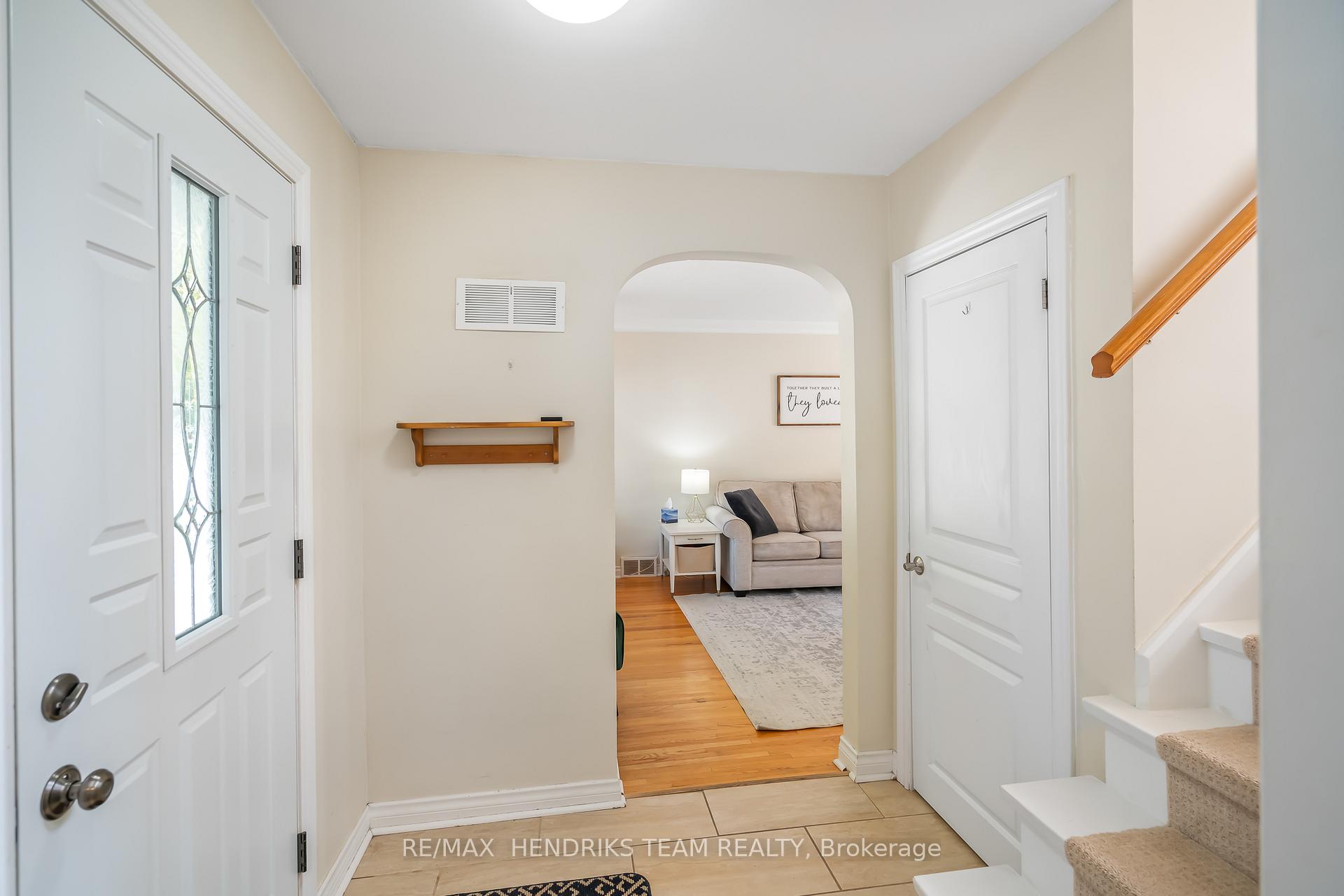 Photo 6 of 5 Maplewood Drive, St. Catharines, Vine/Linwell — HOMEH