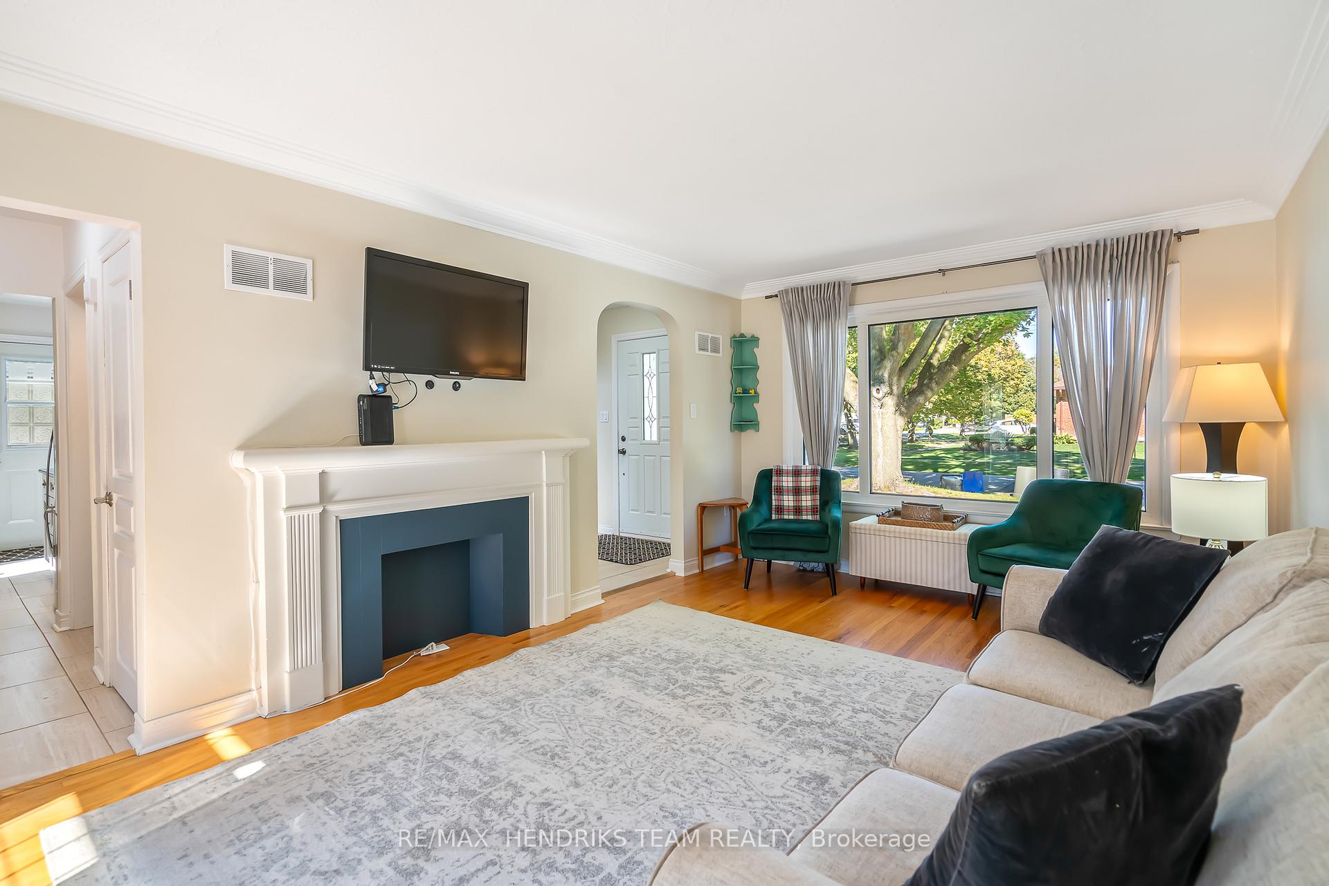Photo 8 of 5 Maplewood Drive, St. Catharines, Vine/Linwell — HOMEH