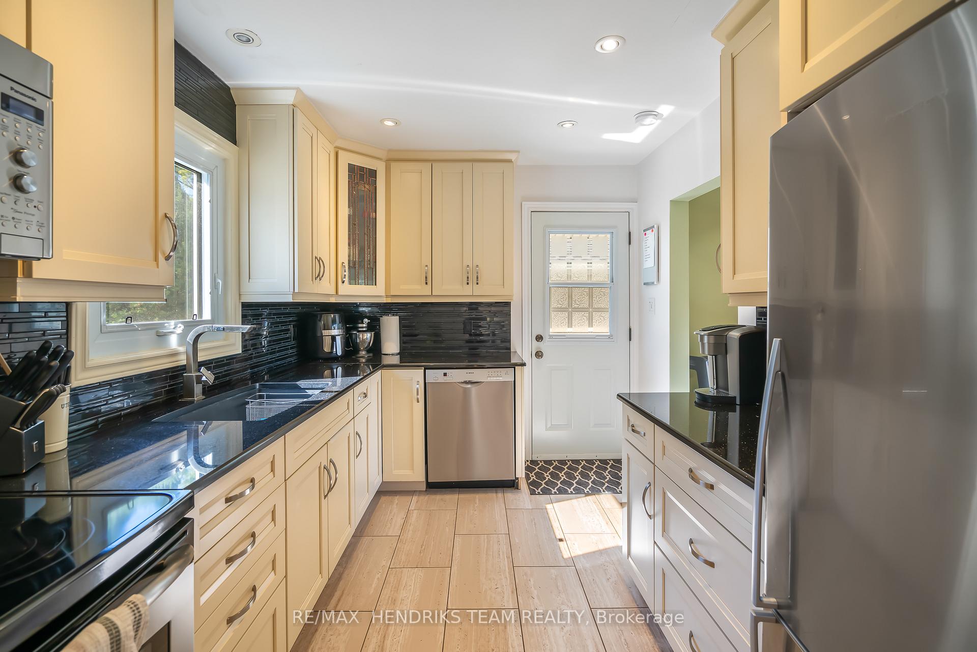 Photo 11 of 5 Maplewood Drive, St. Catharines, Vine/Linwell — HOMEH