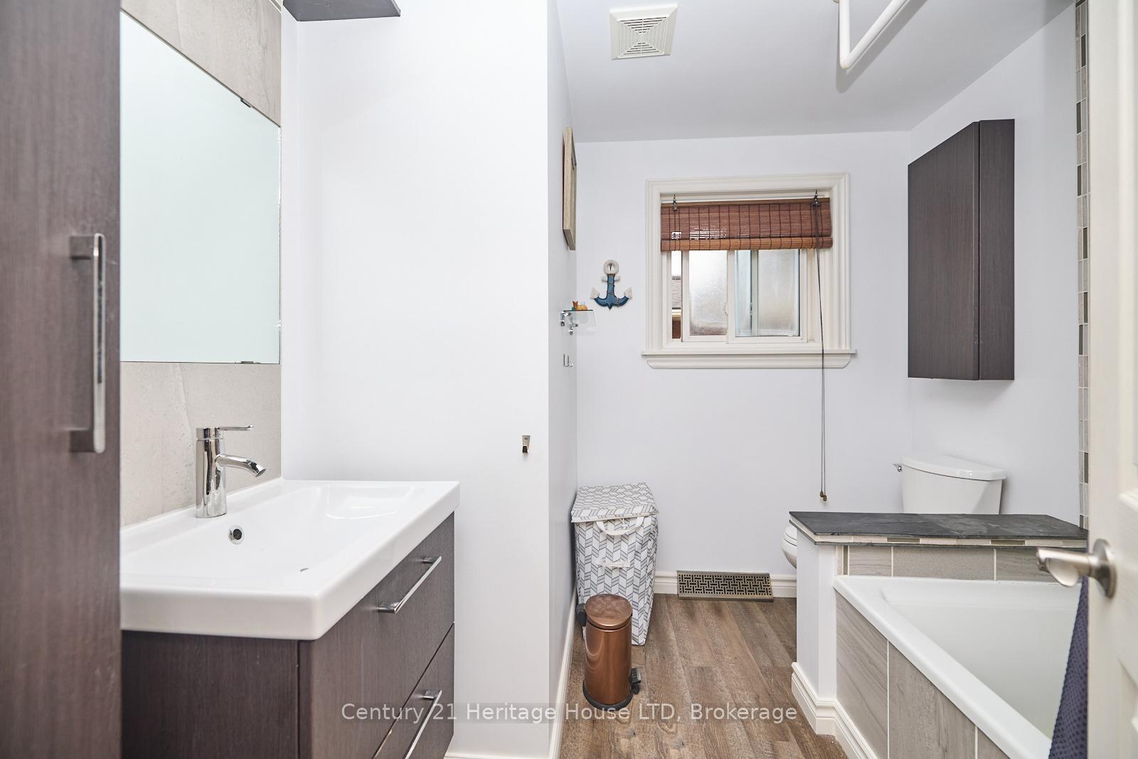 Photo 14 of 30 Cartier Drive, St. Catharines, Vine/Linwell — HOMEH