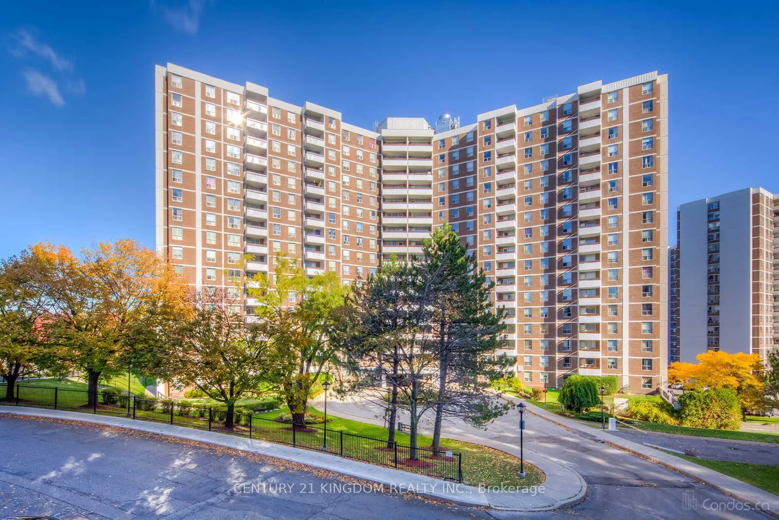 Photo 2 of Unit 1819, 10 Edgecliff Golfway, Toronto, Flemingdon Park — HOMEH