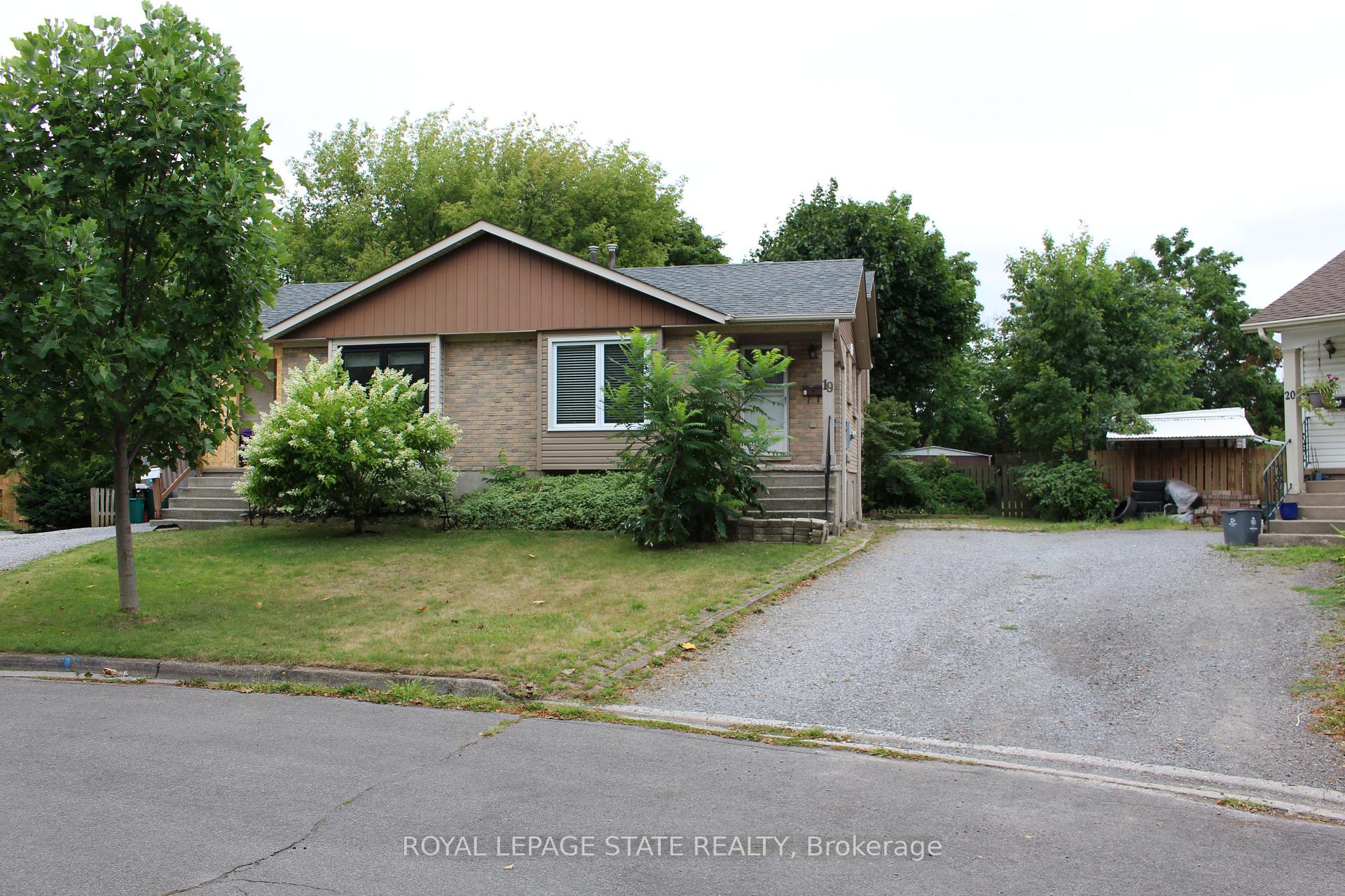 Photo 1 of 19 cecelia Court, St. Catharines, Carlton/Bunting — HOMEH