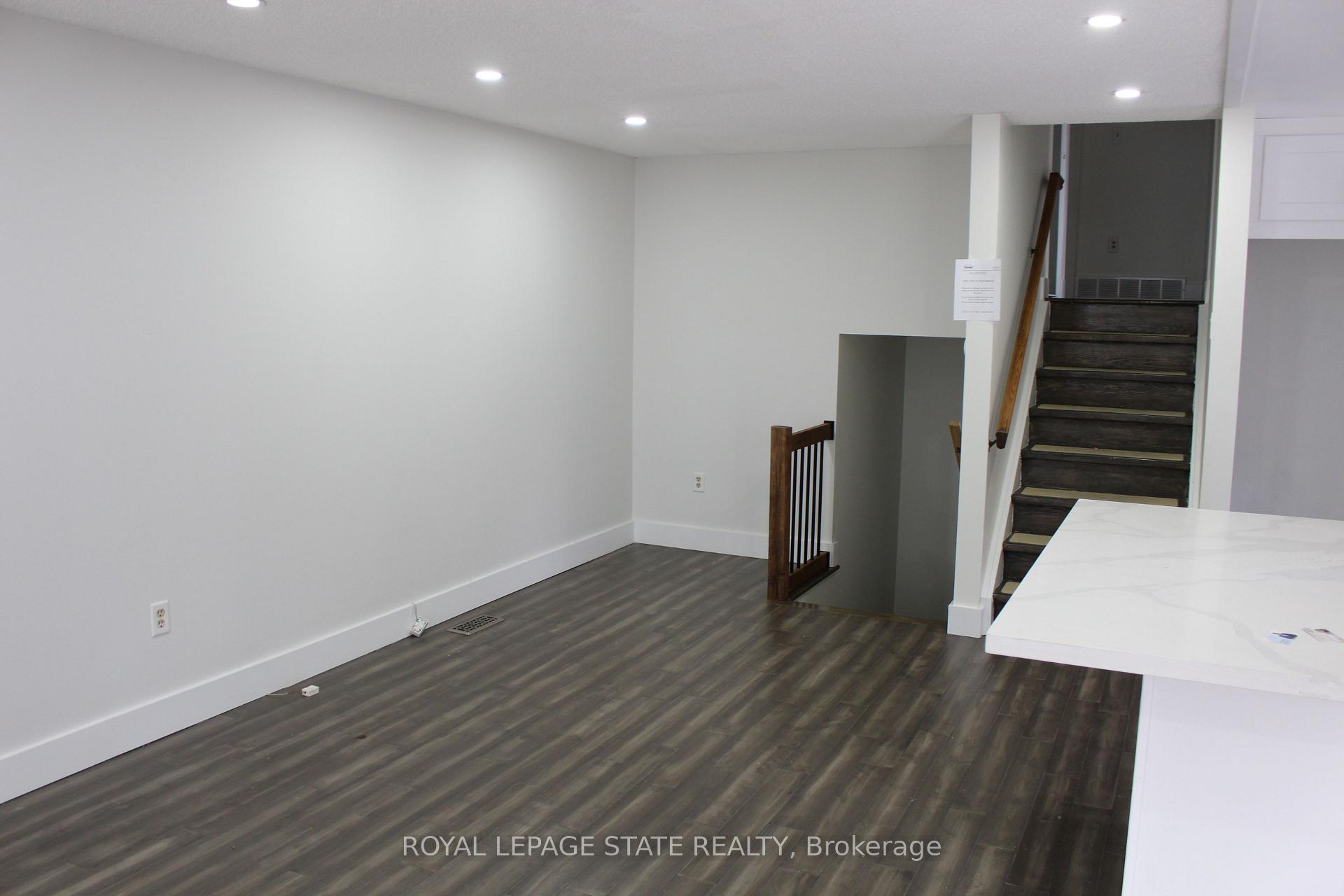 Photo 2 of 19 cecelia Court, St. Catharines, Carlton/Bunting — HOMEH