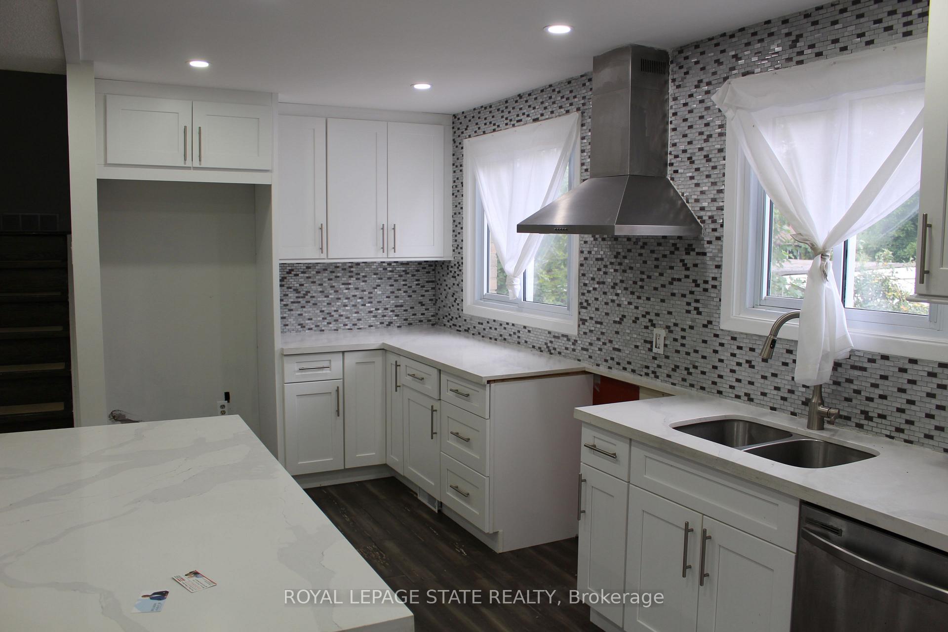 Photo 3 of 19 cecelia Court, St. Catharines, Carlton/Bunting — HOMEH