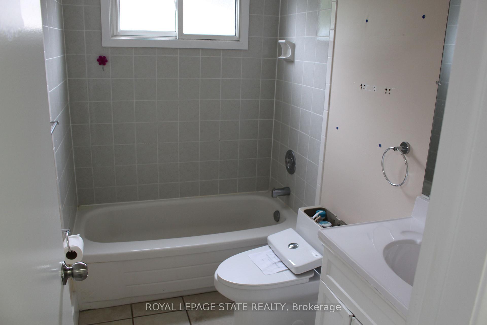 Photo 5 of 19 cecelia Court, St. Catharines, Carlton/Bunting — HOMEH