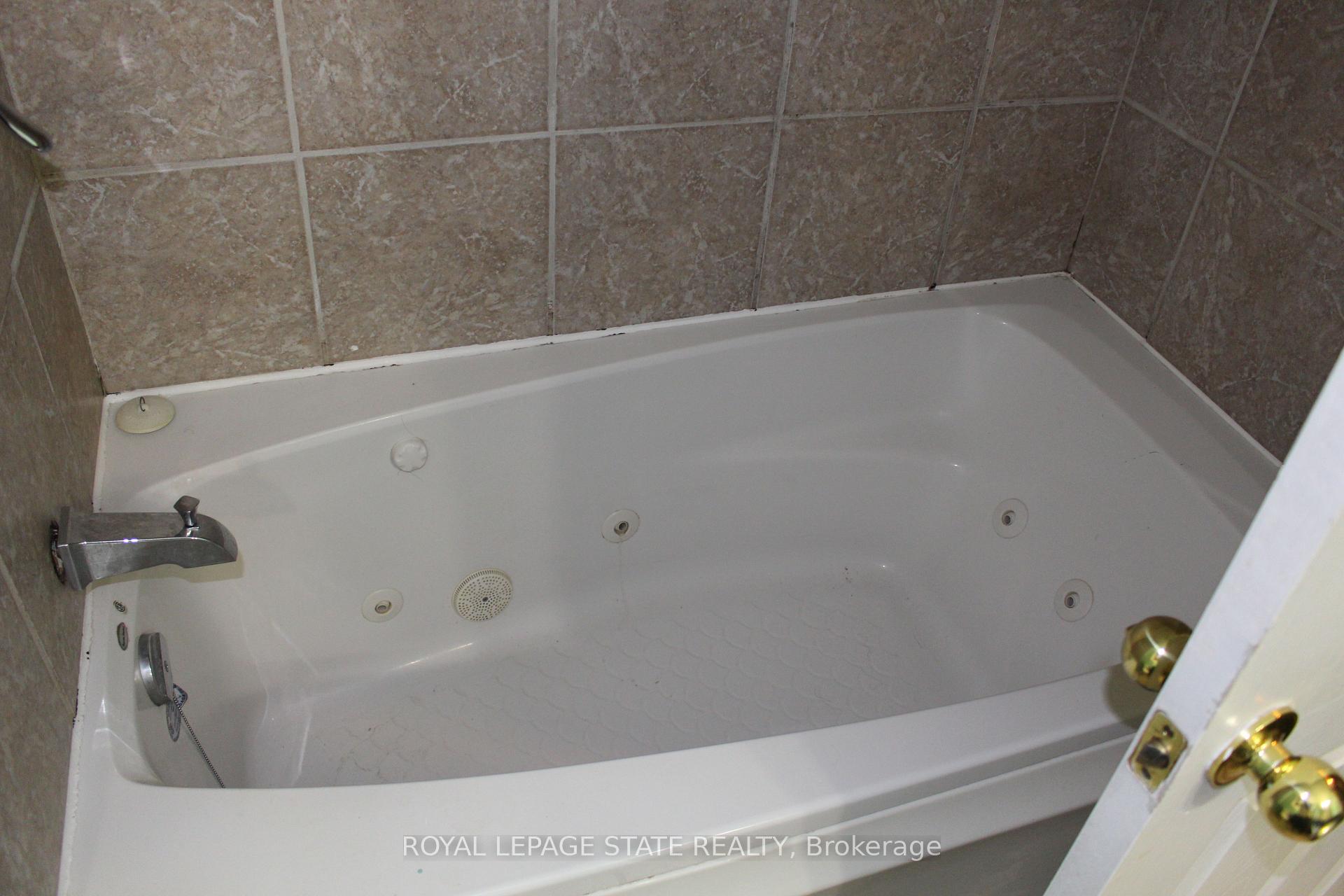 Photo 13 of 19 cecelia Court, St. Catharines, Carlton/Bunting — HOMEH