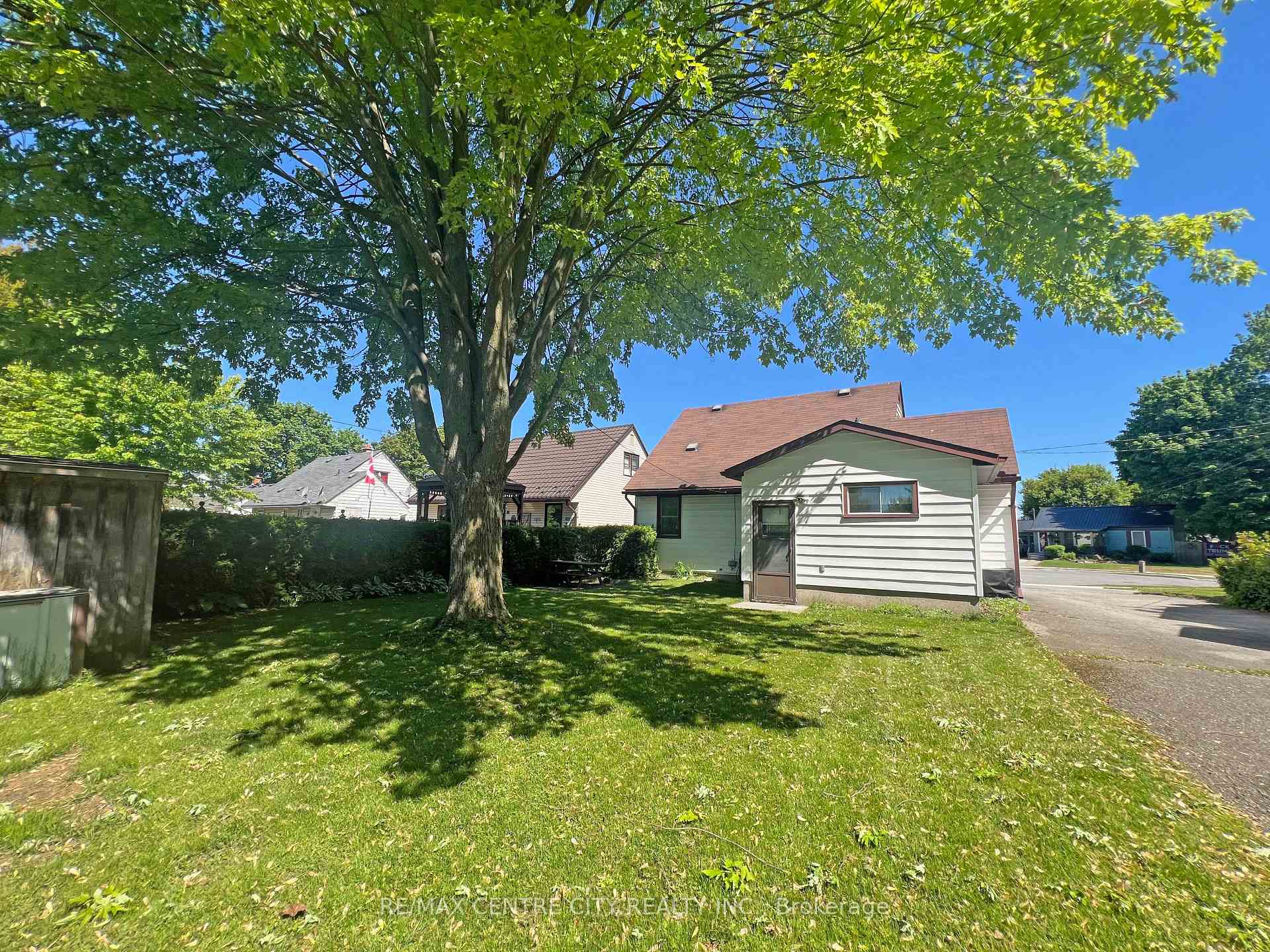 Photo 8 of 14 Bell Avenue, St. Thomas — HOMEH