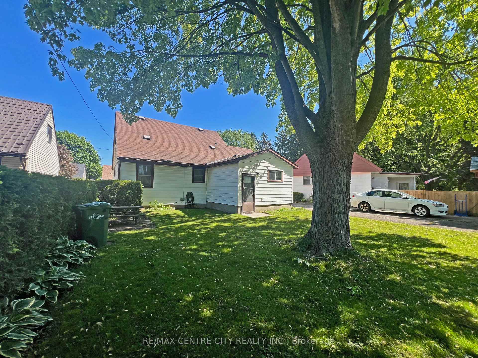 Photo 9 of 14 Bell Avenue, St. Thomas — HOMEH