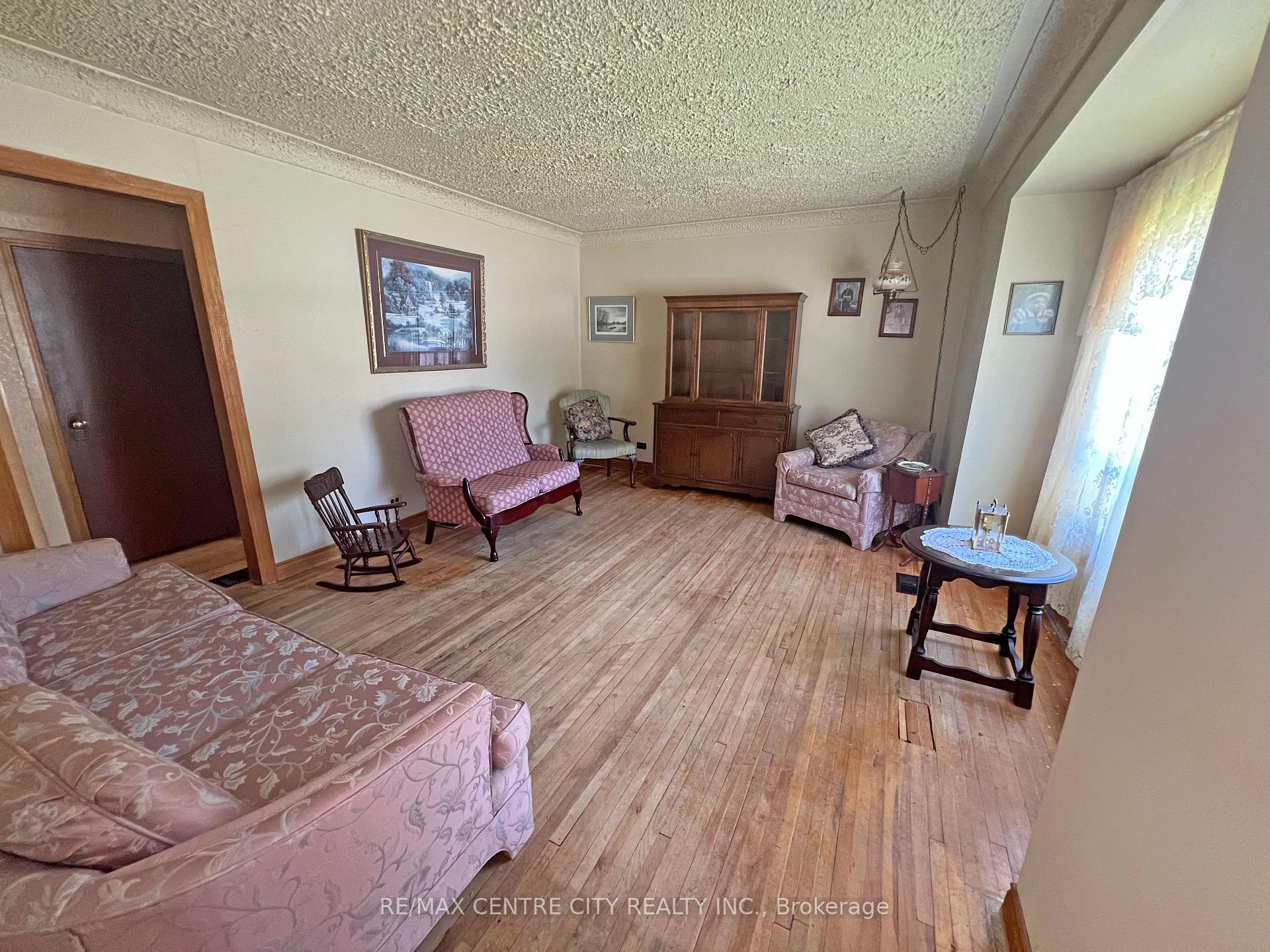 Photo 15 of 14 Bell Avenue, St. Thomas — HOMEH