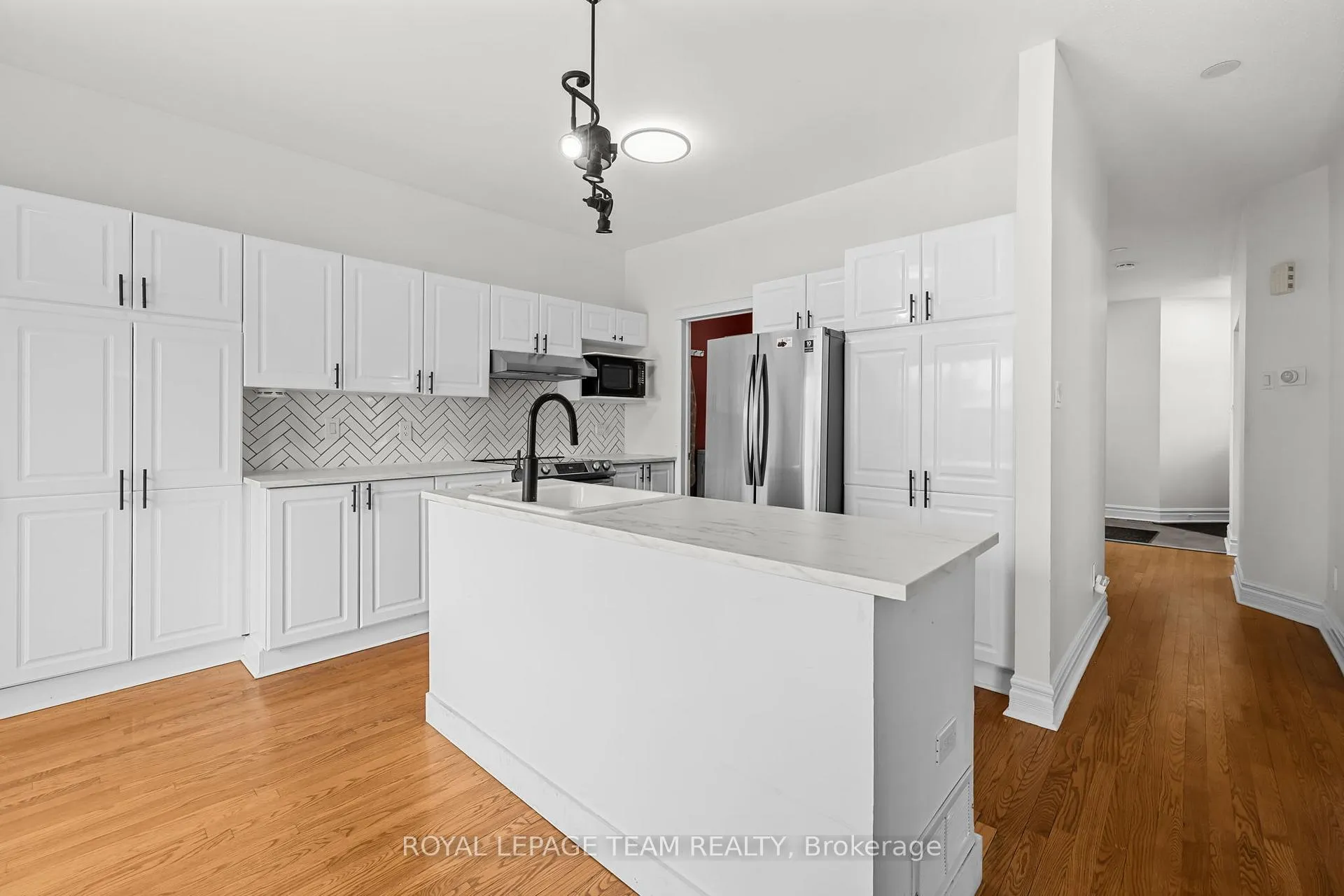 Photo 8 of 30 New Deighton Crescent, Ottawa, Barrhaven East — HOMEH