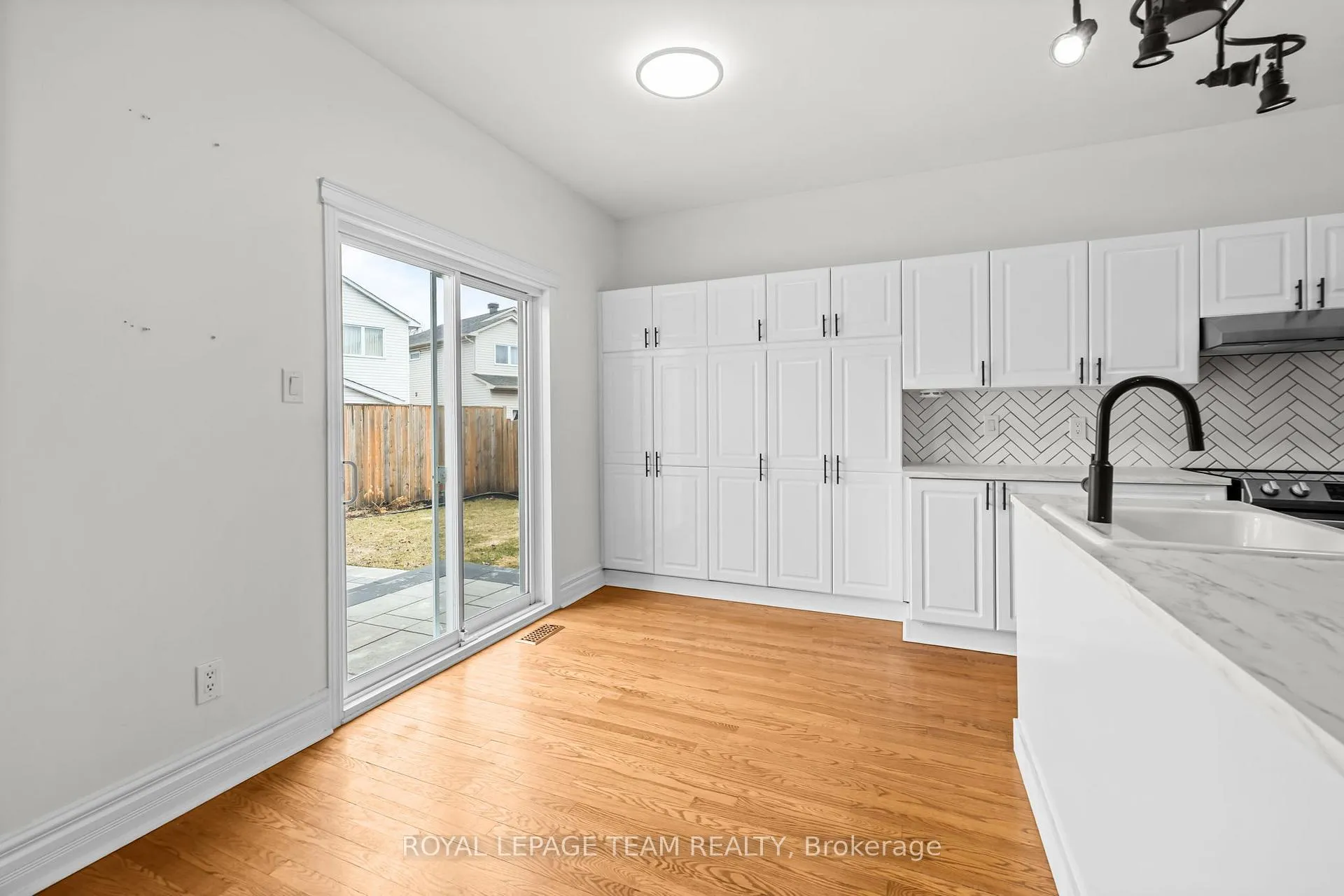 Photo 10 of 30 New Deighton Crescent, Ottawa, Barrhaven East — HOMEH