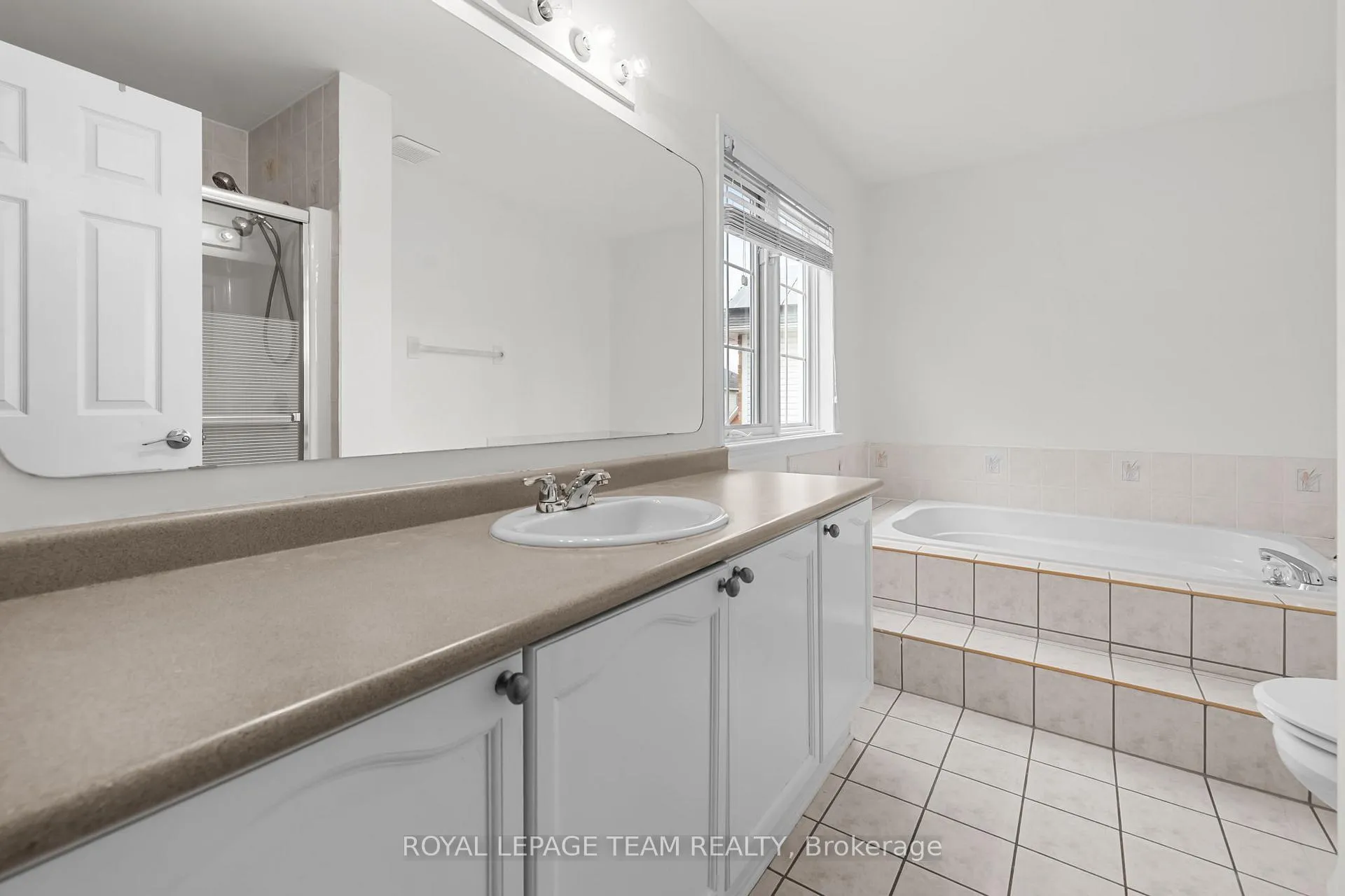 Photo 13 of 30 New Deighton Crescent, Ottawa, Barrhaven East — HOMEH