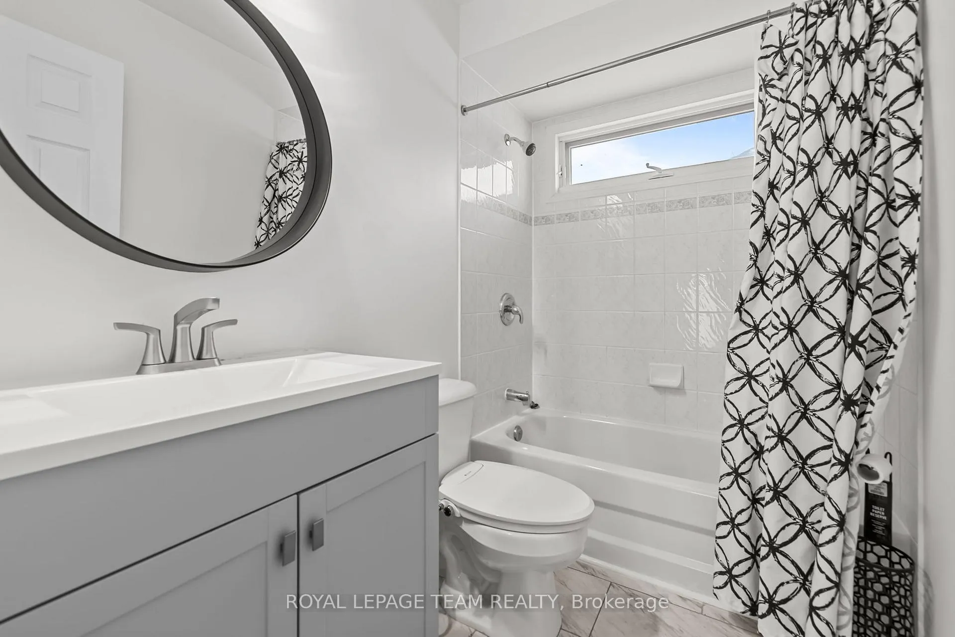 Photo 16 of 30 New Deighton Crescent, Ottawa, Barrhaven East — HOMEH