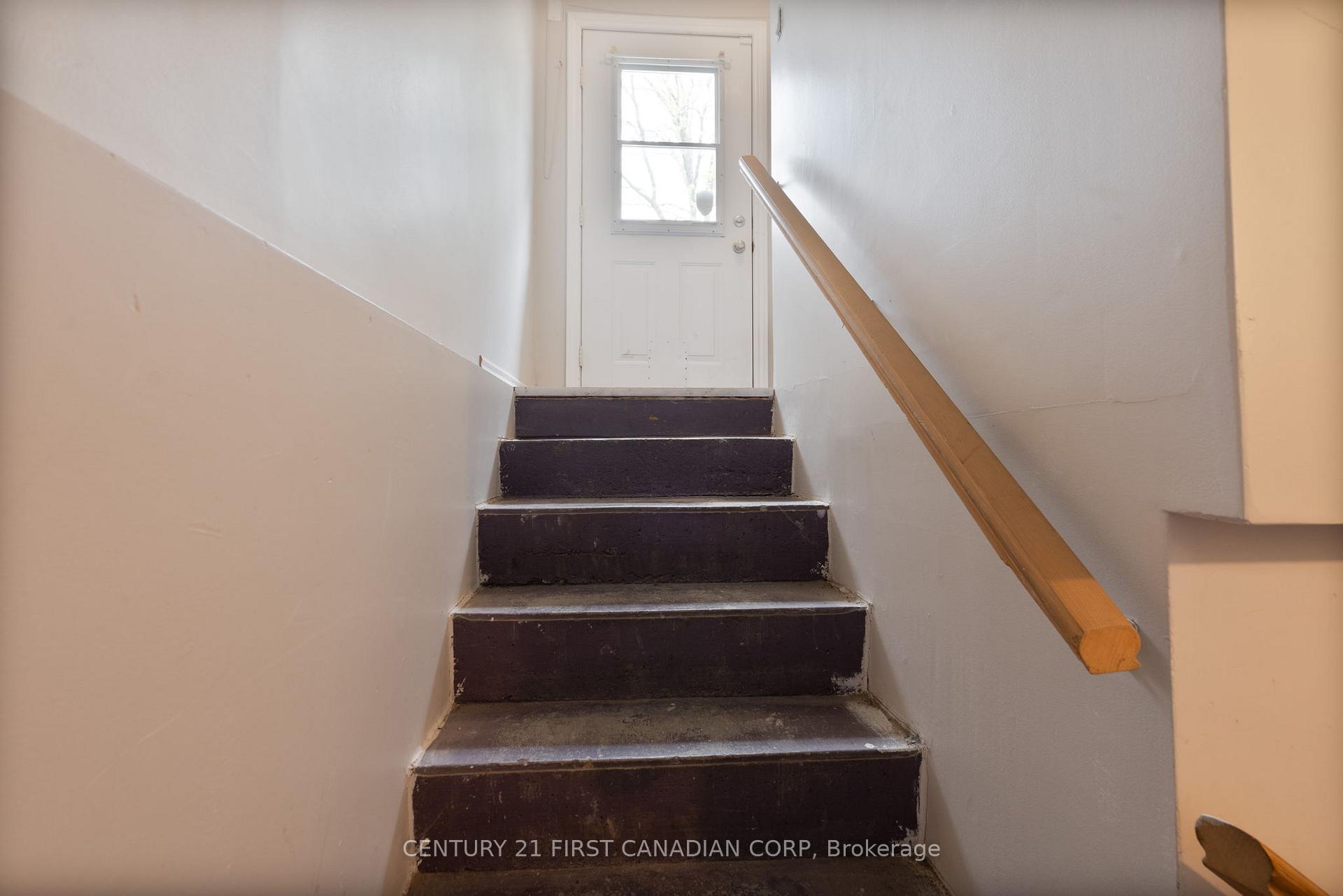 Photo 17 of 104 First Avenue, St. Thomas — HOMEH