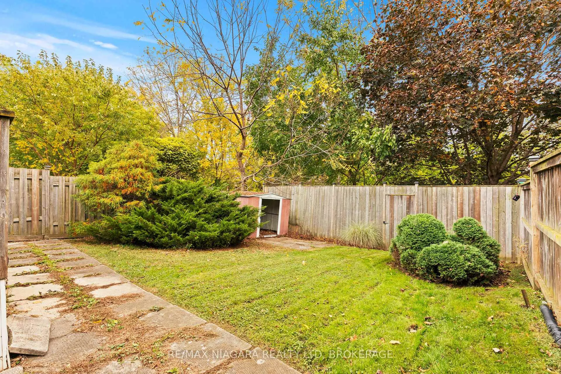 Photo 12 of 28 Runcorn Street, St. Catharines, Port Weller — HOMEH