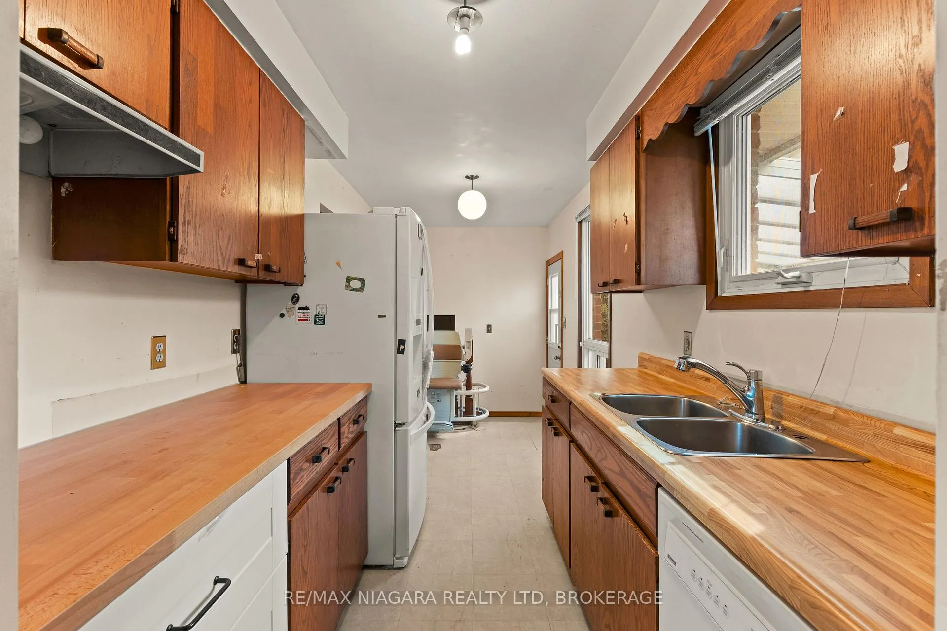Photo 43 of 28 Runcorn Street, St. Catharines, Port Weller — HOMEH