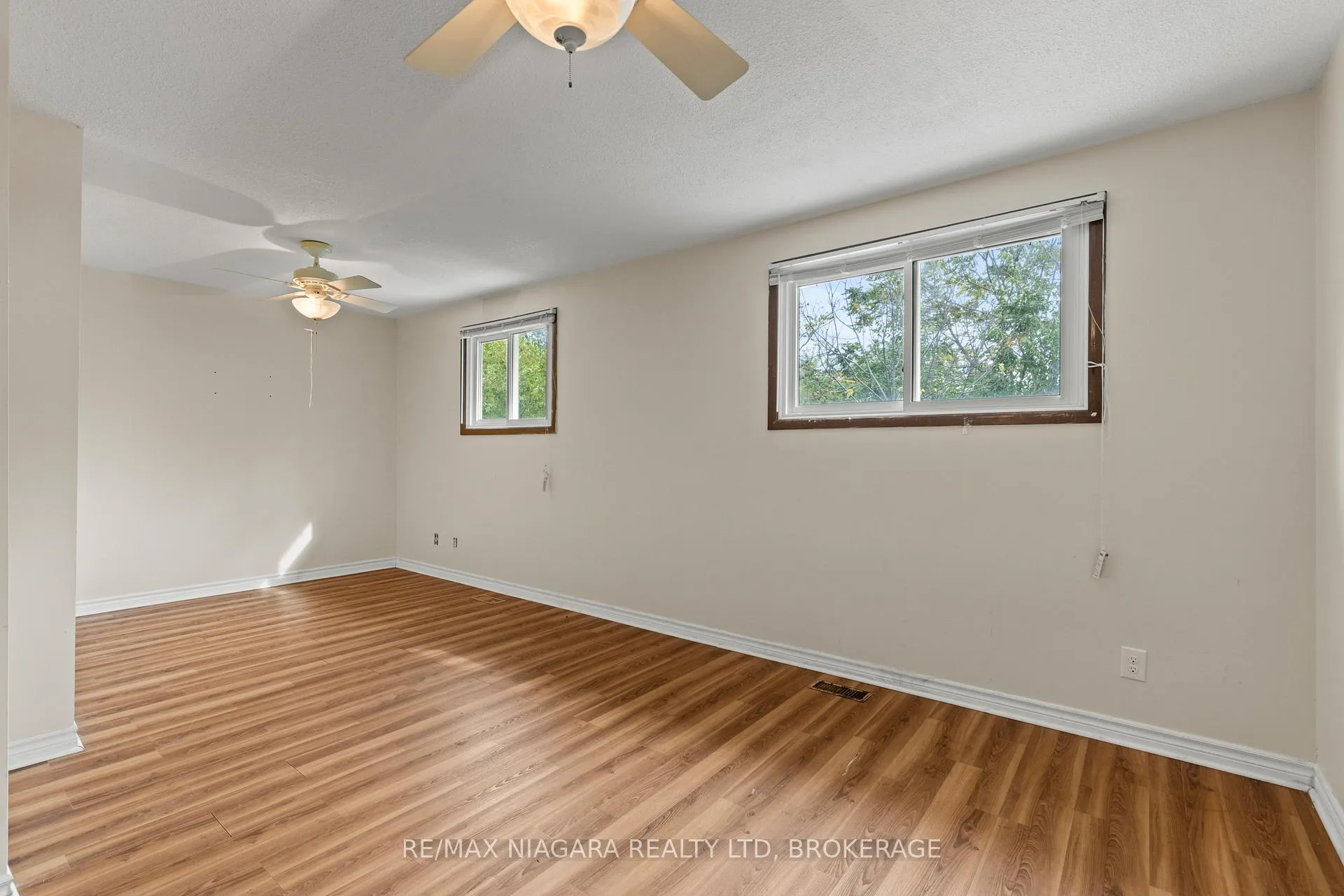 Photo 64 of 28 Runcorn Street, St. Catharines, Port Weller — HOMEH