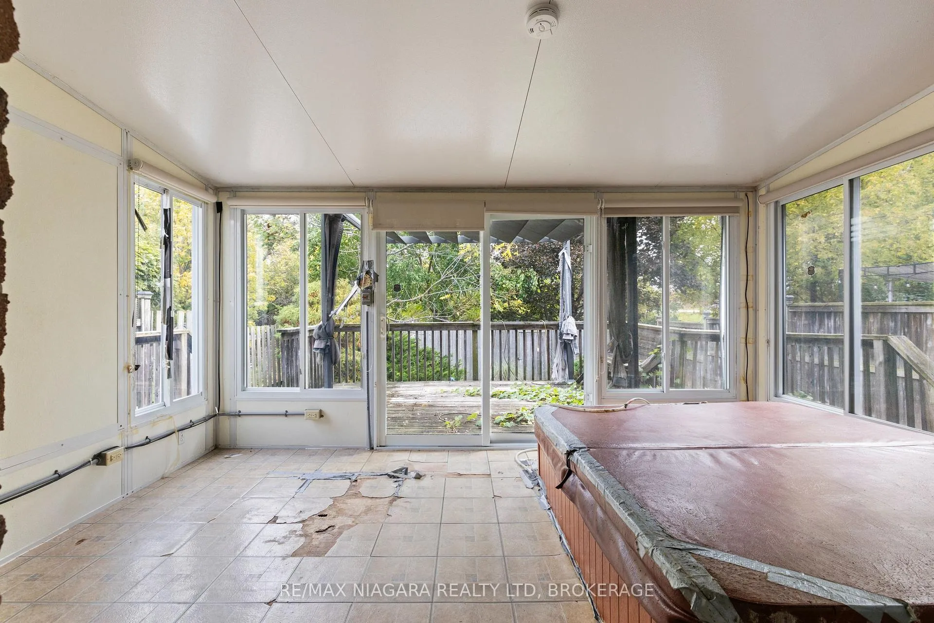 Photo 103 of 28 Runcorn Street, St. Catharines, Port Weller — HOMEH