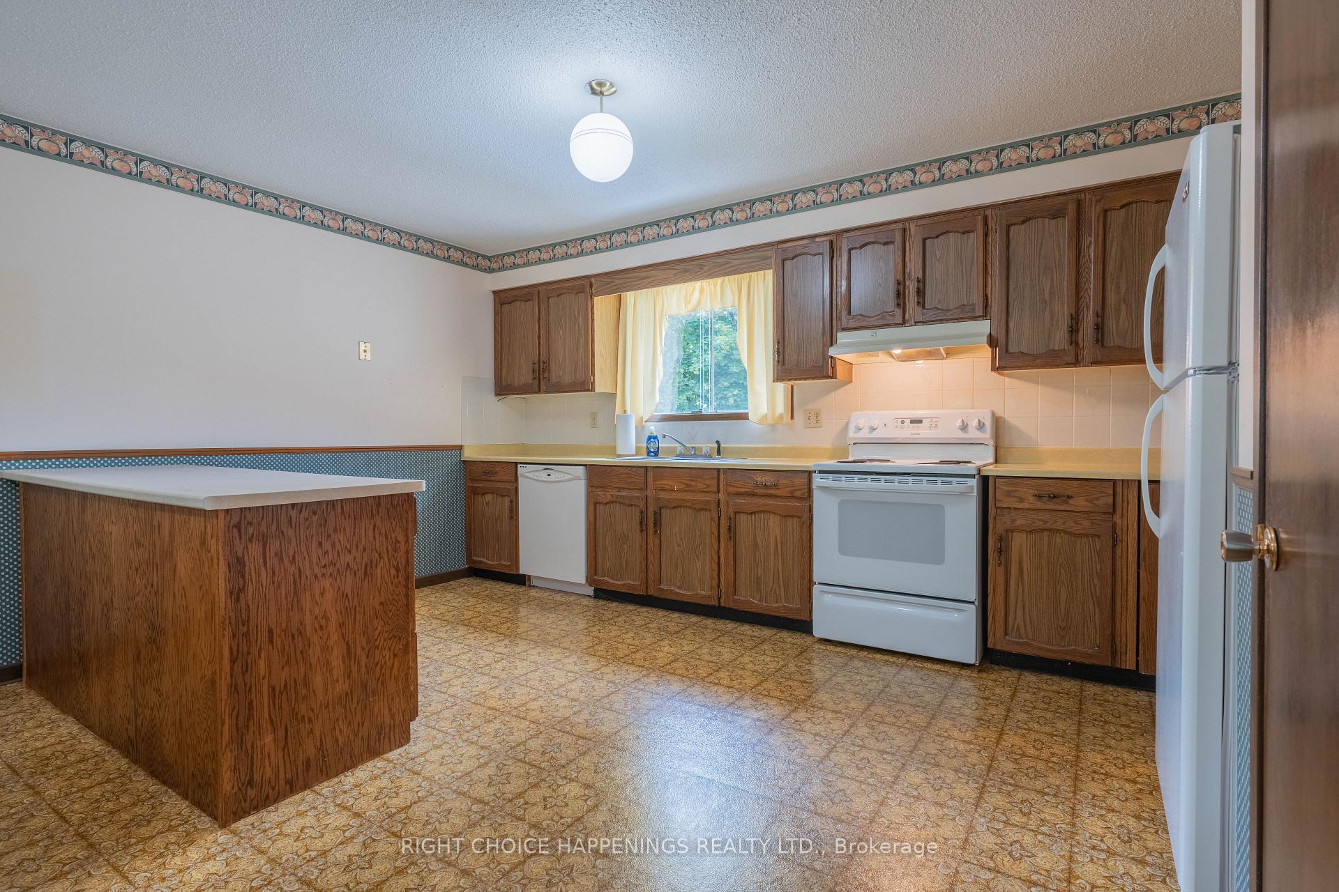 Photo 5 of 104 Albert Street, St. Catharines, Downtown — HOMEH