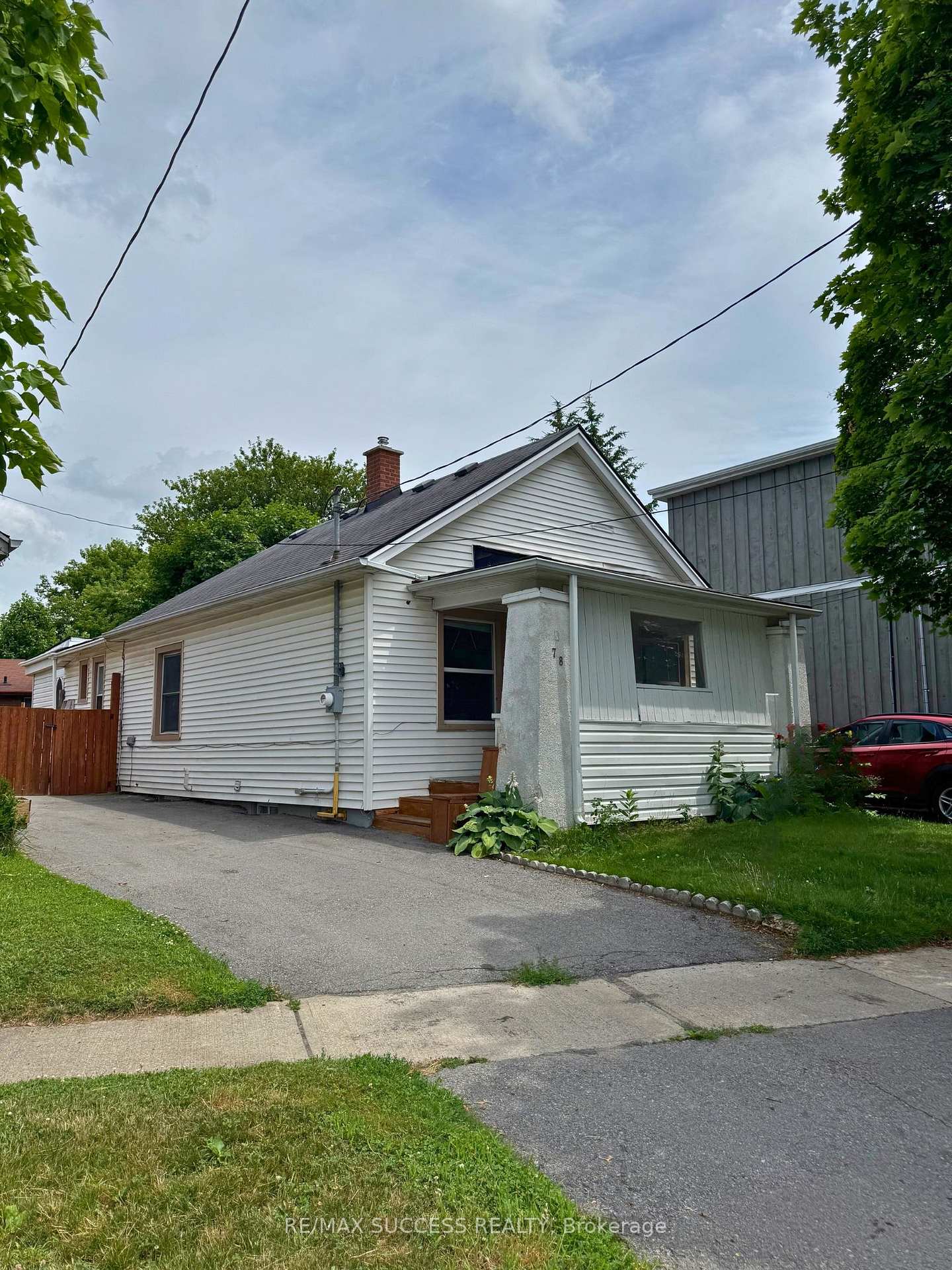 Photo 2 of 78 Currie Street, St. Catharines, Facer — HOMEH