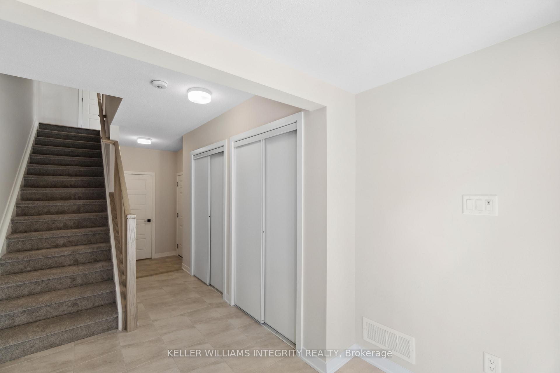 Photo 3 of 60 Stitch Mews, Ottawa, Goulbourn Twp From Franktown Rd/South To Rideau — HOMEH