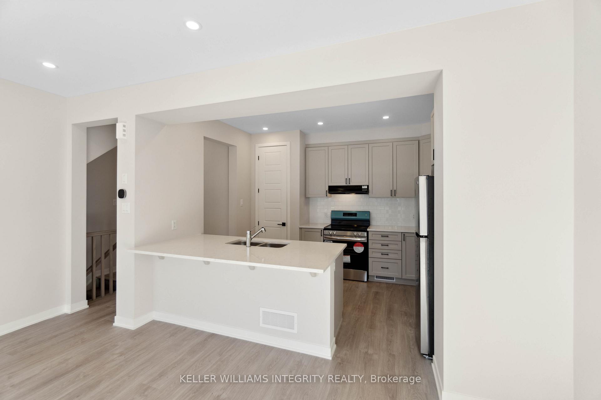Photo 5 of 60 Stitch Mews, Ottawa, Goulbourn Twp From Franktown Rd/South To Rideau — HOMEH