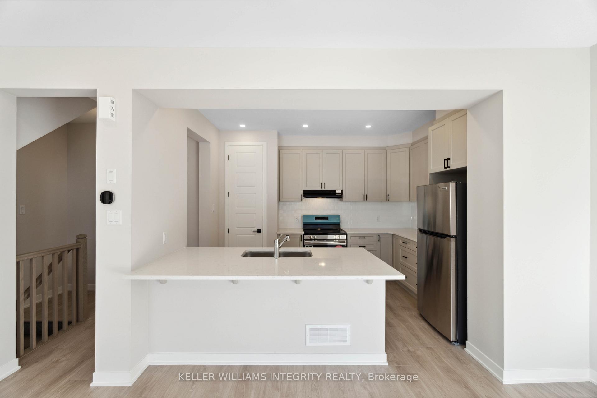 Photo 6 of 60 Stitch Mews, Ottawa, Goulbourn Twp From Franktown Rd/South To Rideau — HOMEH