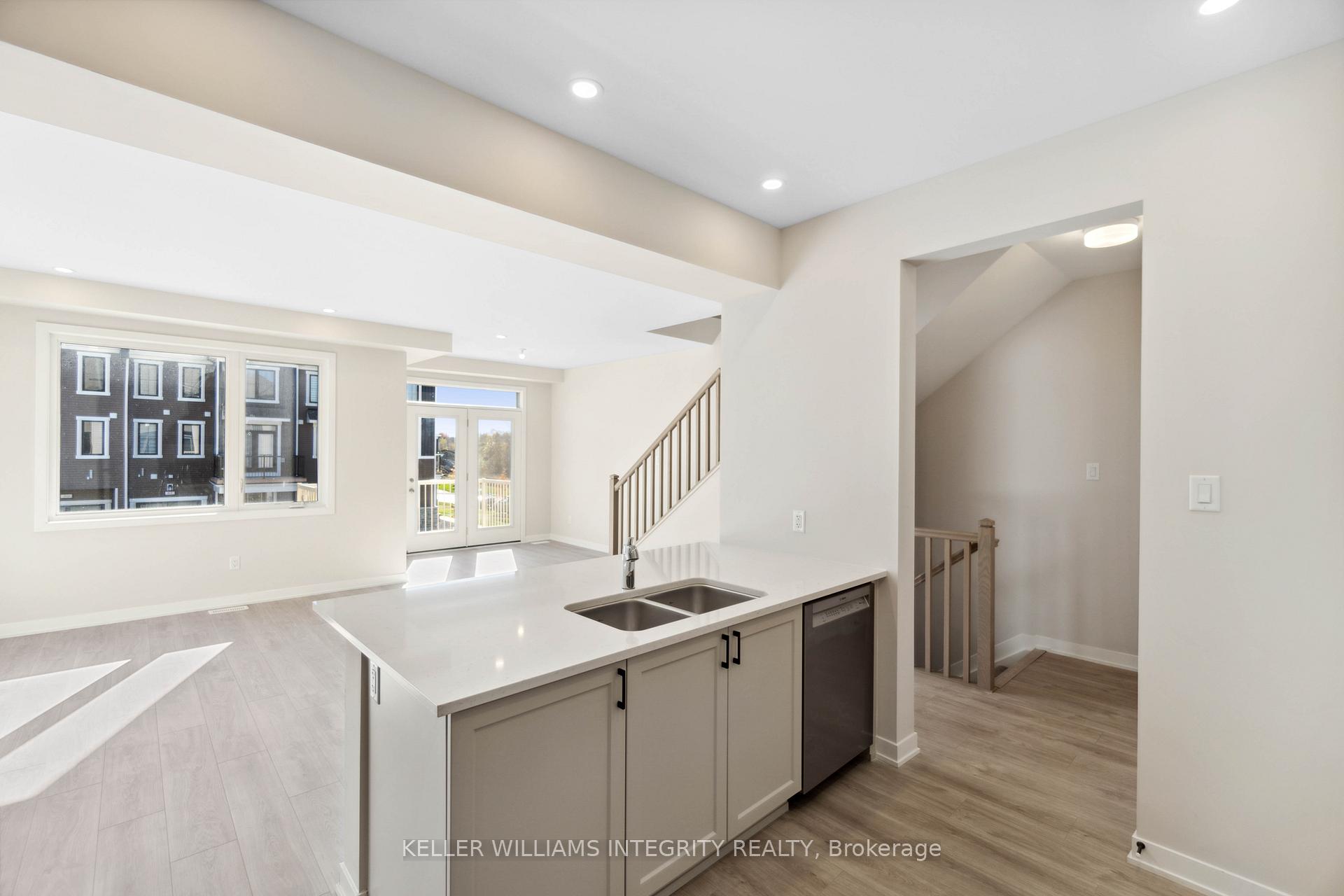 Photo 8 of 60 Stitch Mews, Ottawa, Goulbourn Twp From Franktown Rd/South To Rideau — HOMEH