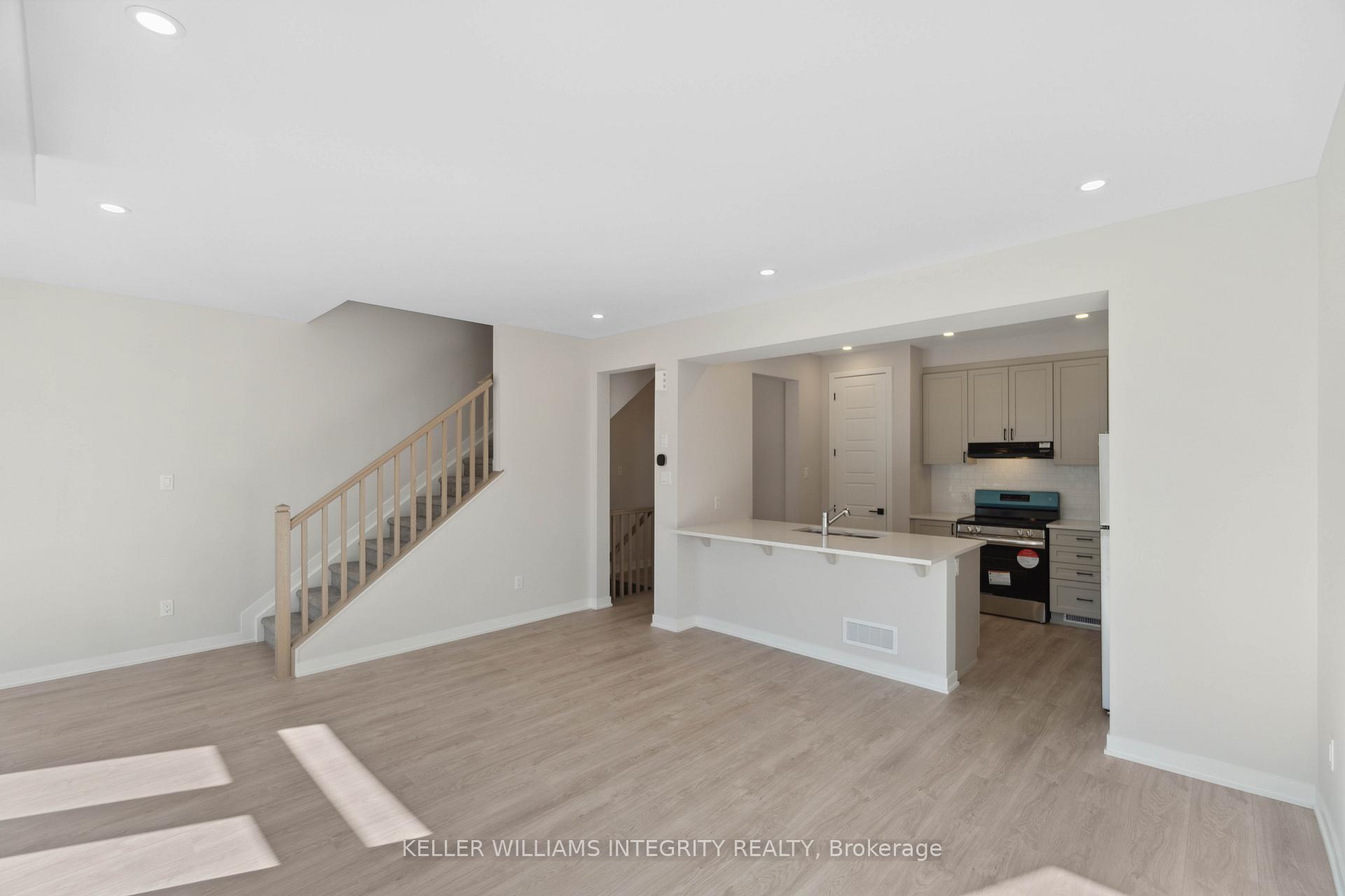 Photo 12 of 60 Stitch Mews, Ottawa, Goulbourn Twp From Franktown Rd/South To Rideau — HOMEH