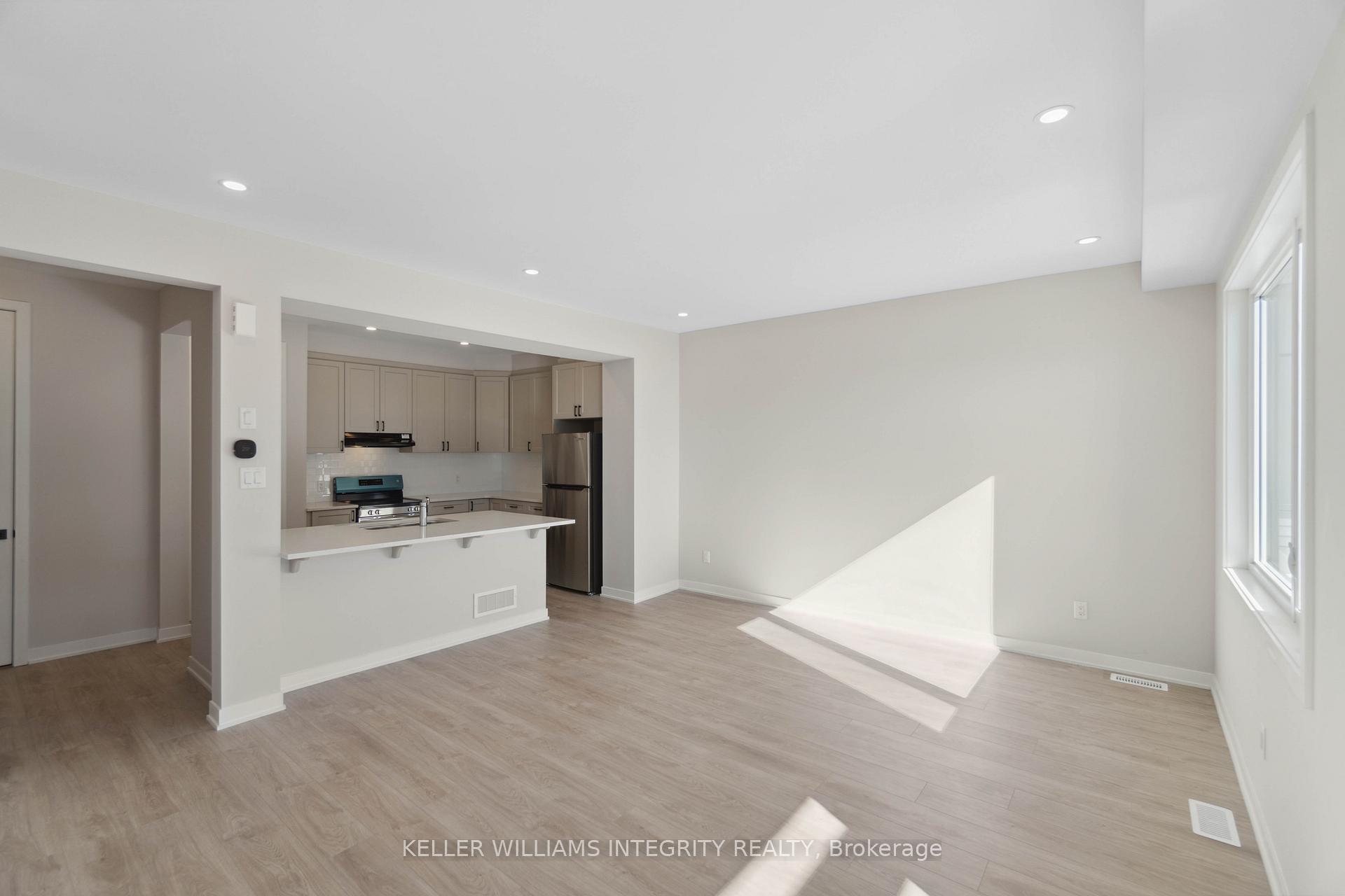 Photo 13 of 60 Stitch Mews, Ottawa, Goulbourn Twp From Franktown Rd/South To Rideau — HOMEH