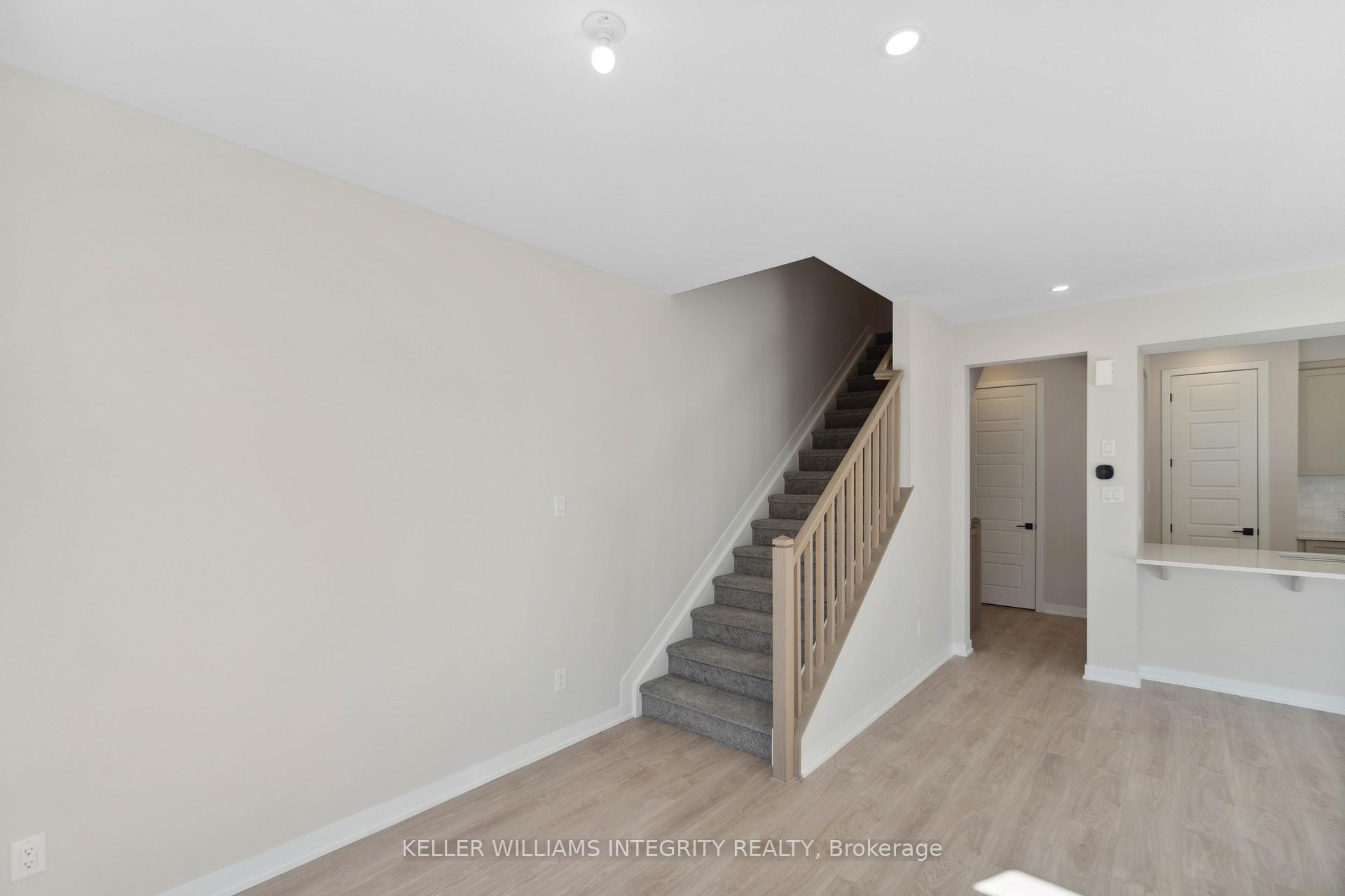 Photo 14 of 60 Stitch Mews, Ottawa, Goulbourn Twp From Franktown Rd/South To Rideau — HOMEH