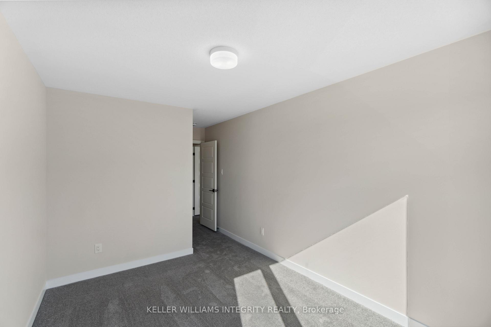 Photo 23 of 60 Stitch Mews, Ottawa, Goulbourn Twp From Franktown Rd/South To Rideau — HOMEH
