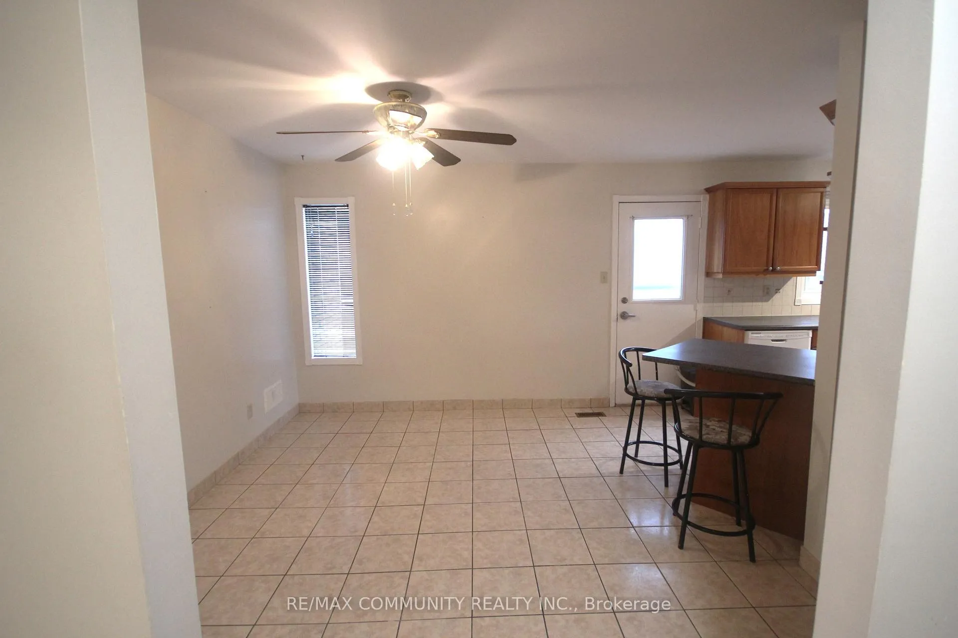 Photo 3 of 172 Bellamy Road, Scarborough, Eglinton East — HOMEH