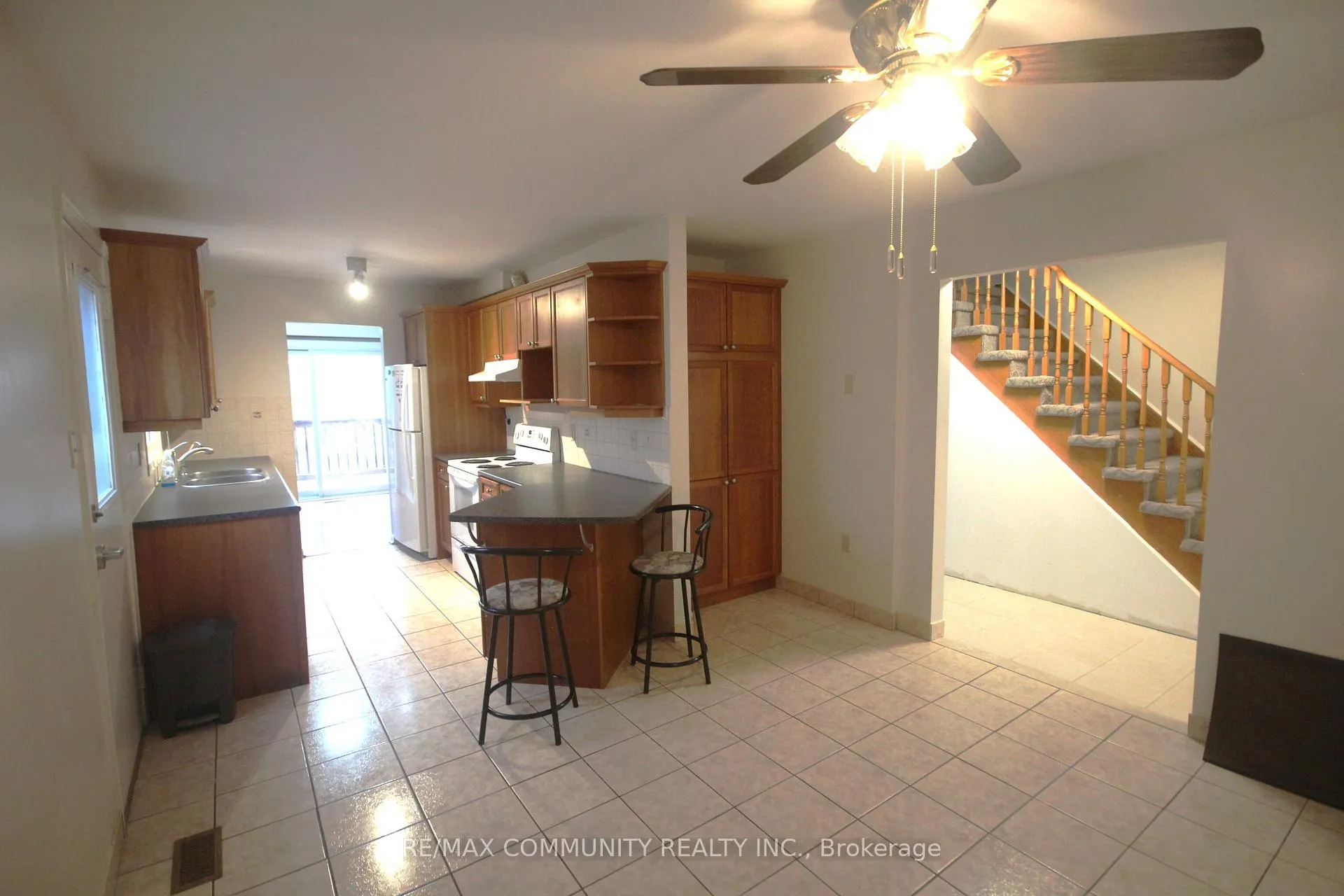 Photo 4 of 172 Bellamy Road, Scarborough, Eglinton East — HOMEH