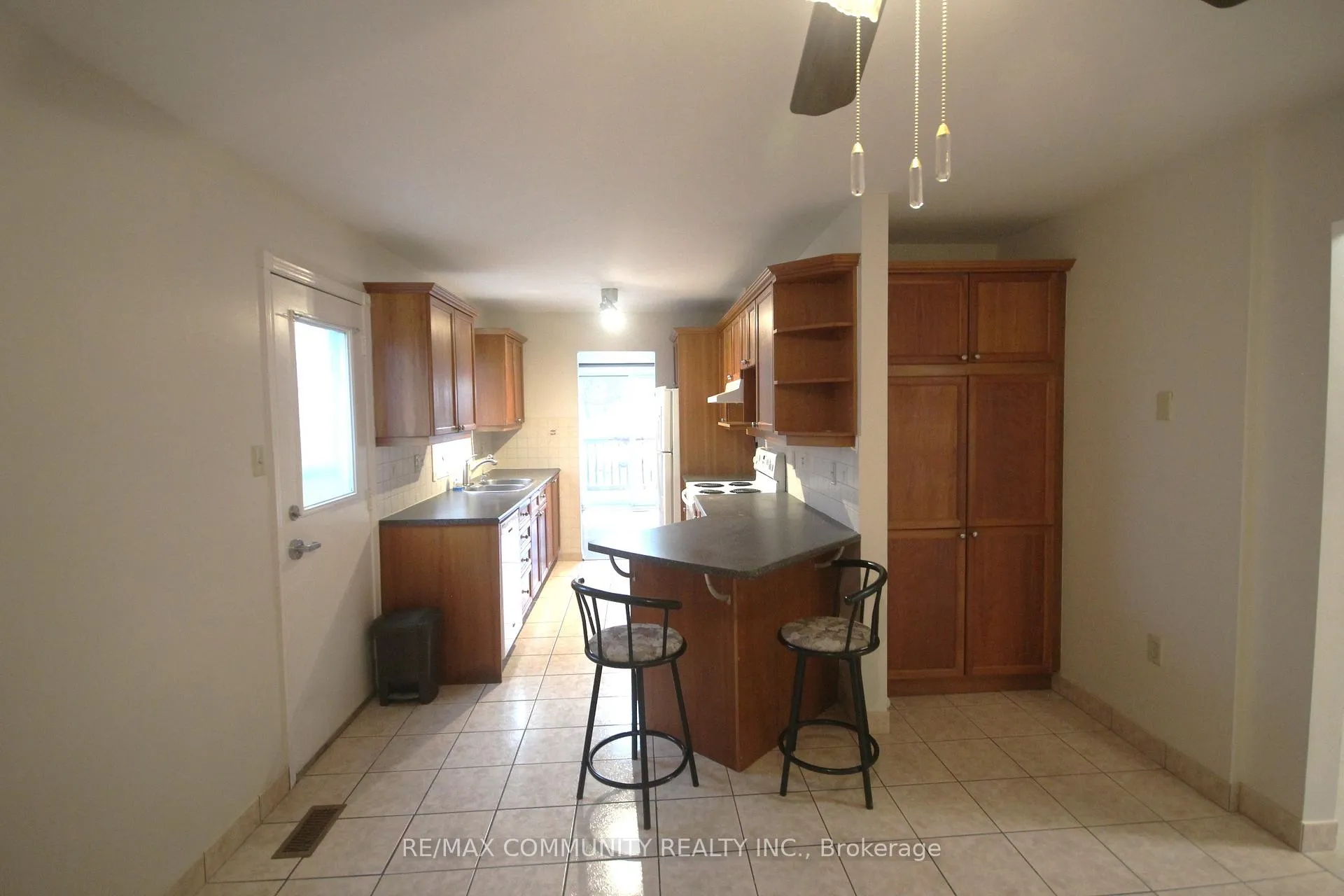Photo 5 of 172 Bellamy Road, Scarborough, Eglinton East — HOMEH