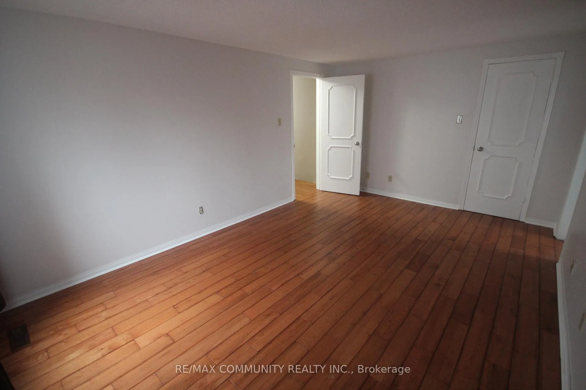 Photo 16 of 172 Bellamy Road, Scarborough, Eglinton East — HOMEH