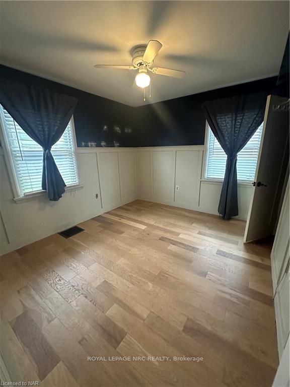 Photo 8 of 21 Grapeview Drive, St. Catharines, Grapeview — HOMEH