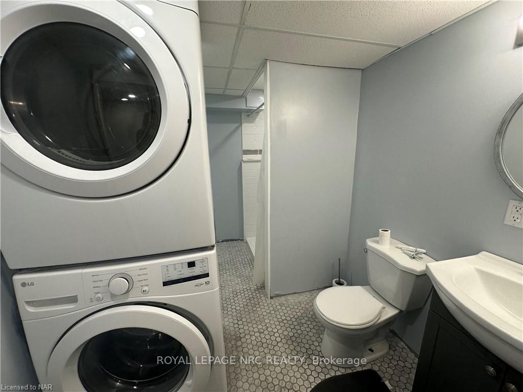 Photo 11 of 21 Grapeview Drive, St. Catharines, Grapeview — HOMEH