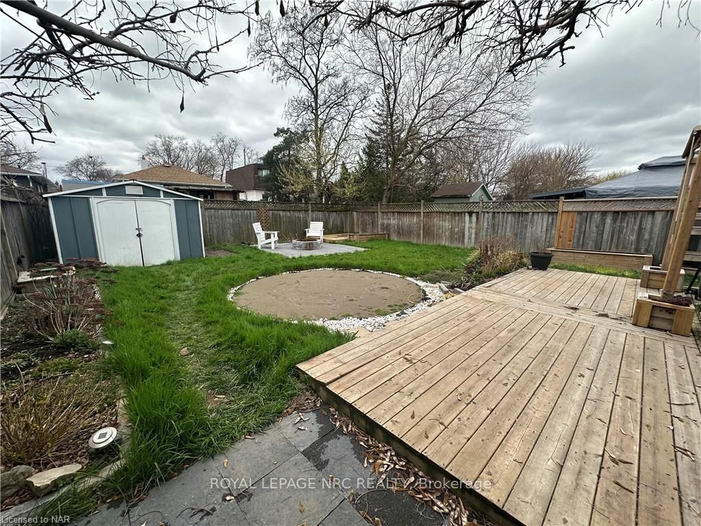Photo 13 of 21 Grapeview Drive, St. Catharines, Grapeview — HOMEH