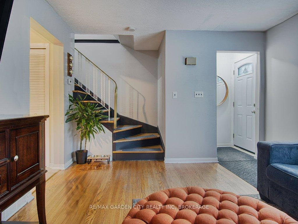 Photo 7 of 18 Prince Paul Crescent, St. Catharines, Lakeport — HOMEH