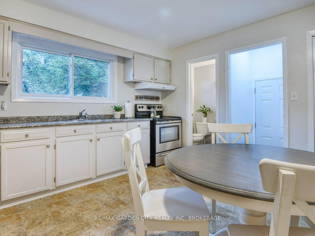 Photo 10 of 18 Prince Paul Crescent, St. Catharines, Lakeport — HOMEH